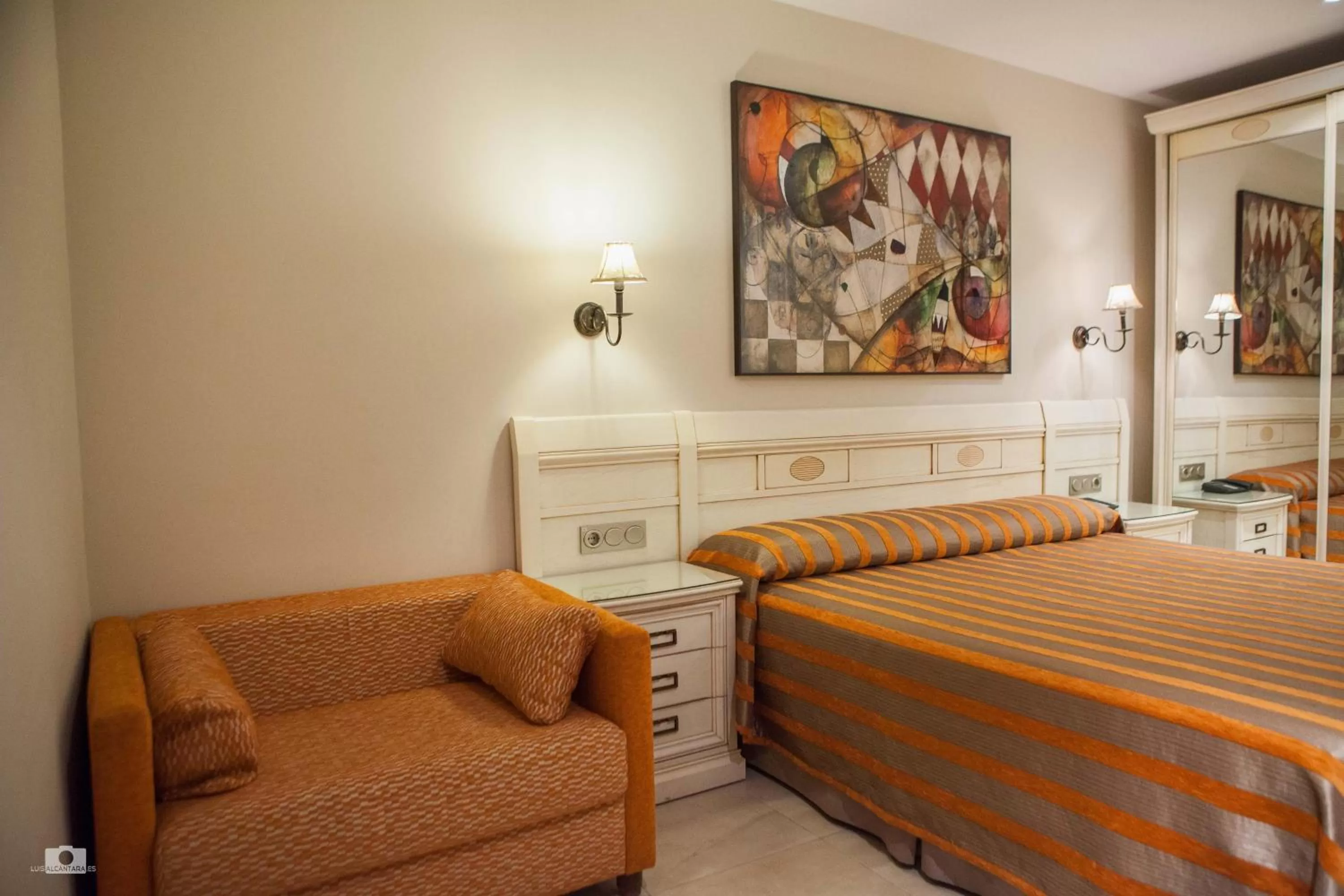 Photo of the whole room, Bed in Hotel Versalles