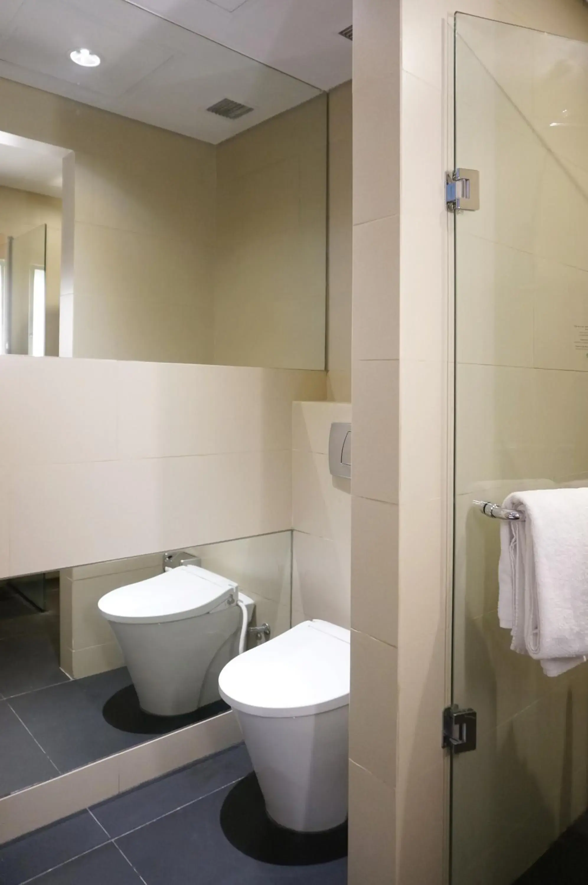 Bathroom in Ra Premiere Simatupang Jakarta