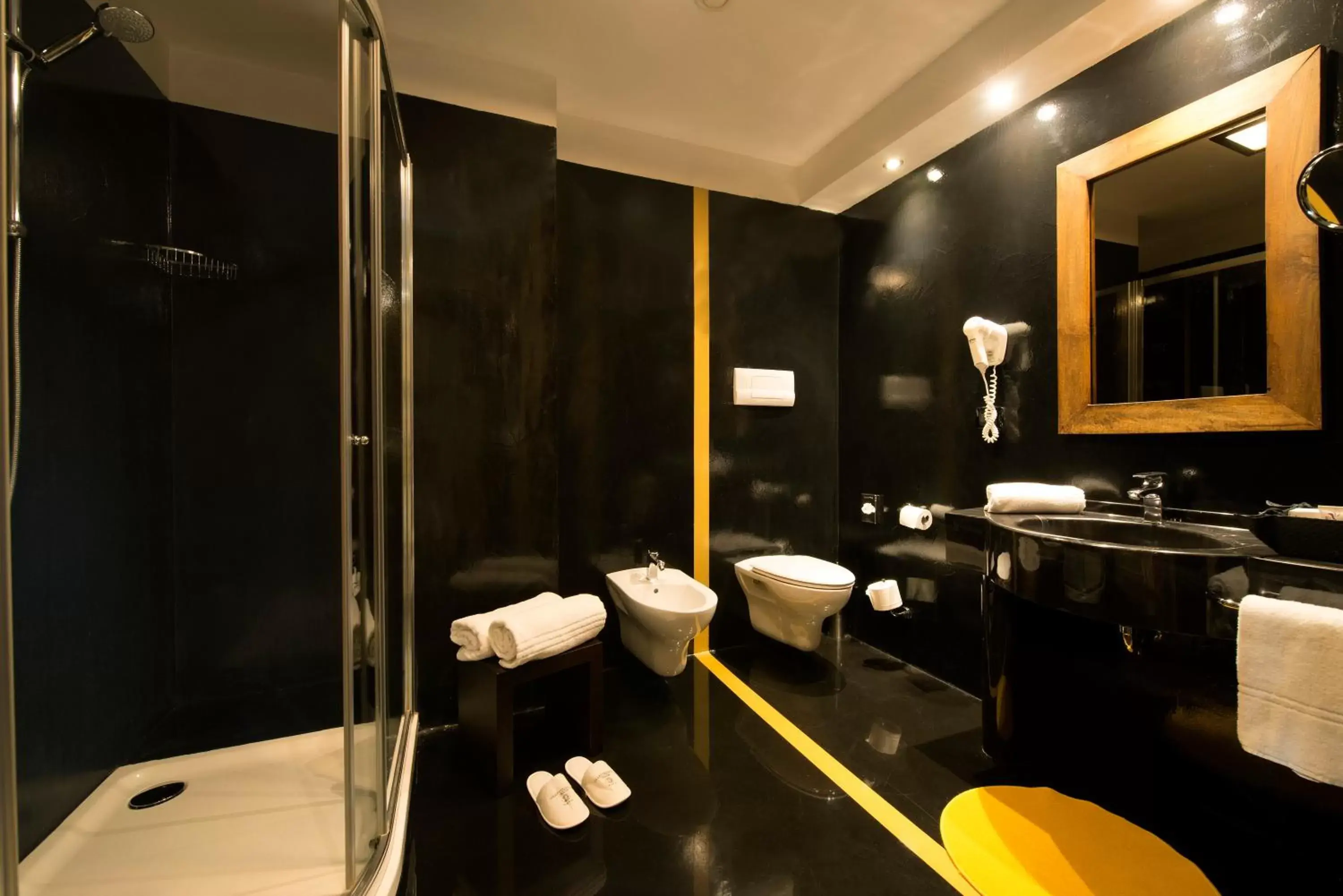 Shower, Bathroom in Hotel il Castelletto