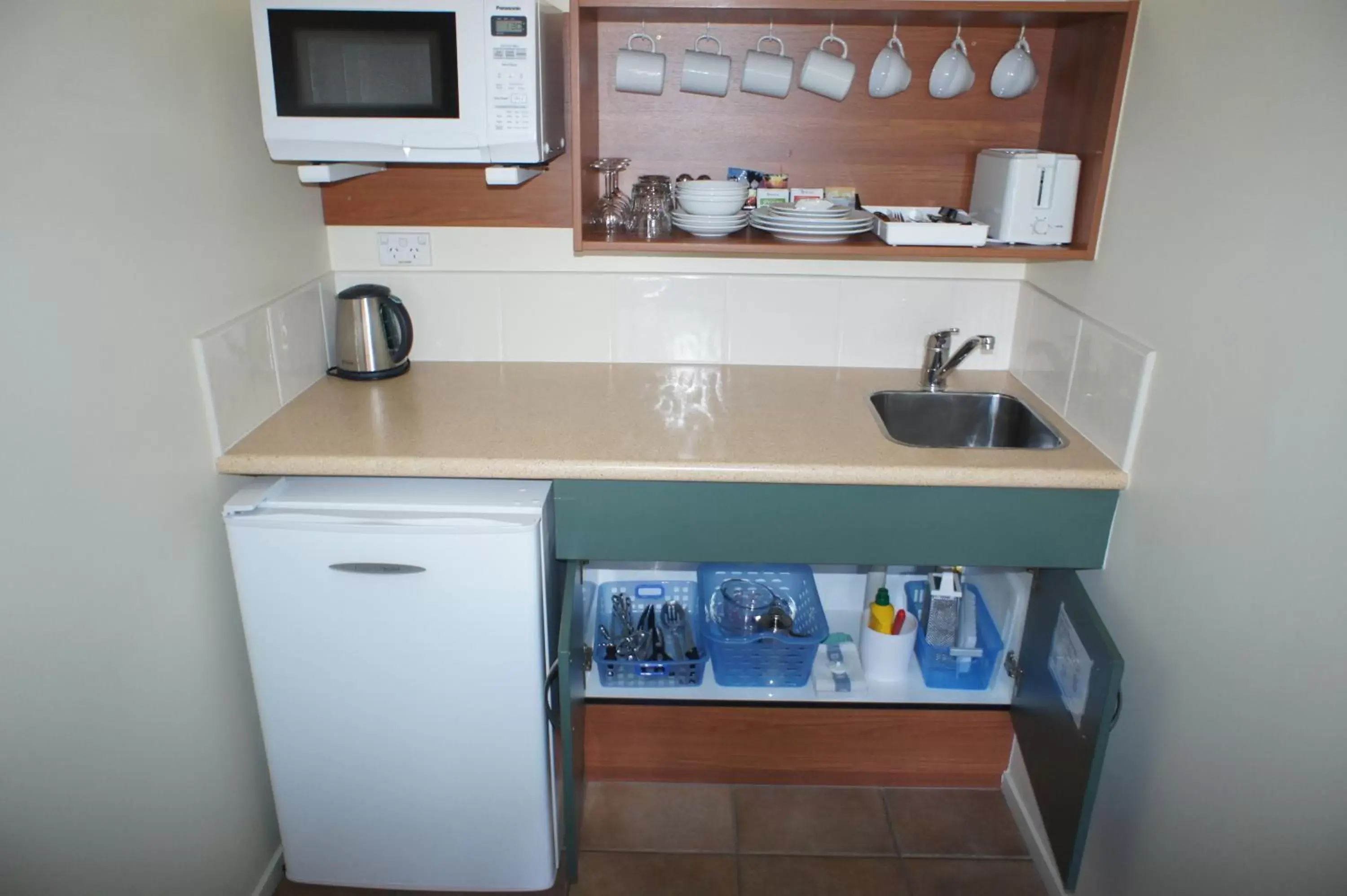 Kitchen or kitchenette, Kitchen/Kitchenette in Bks Egmont Motor Lodge