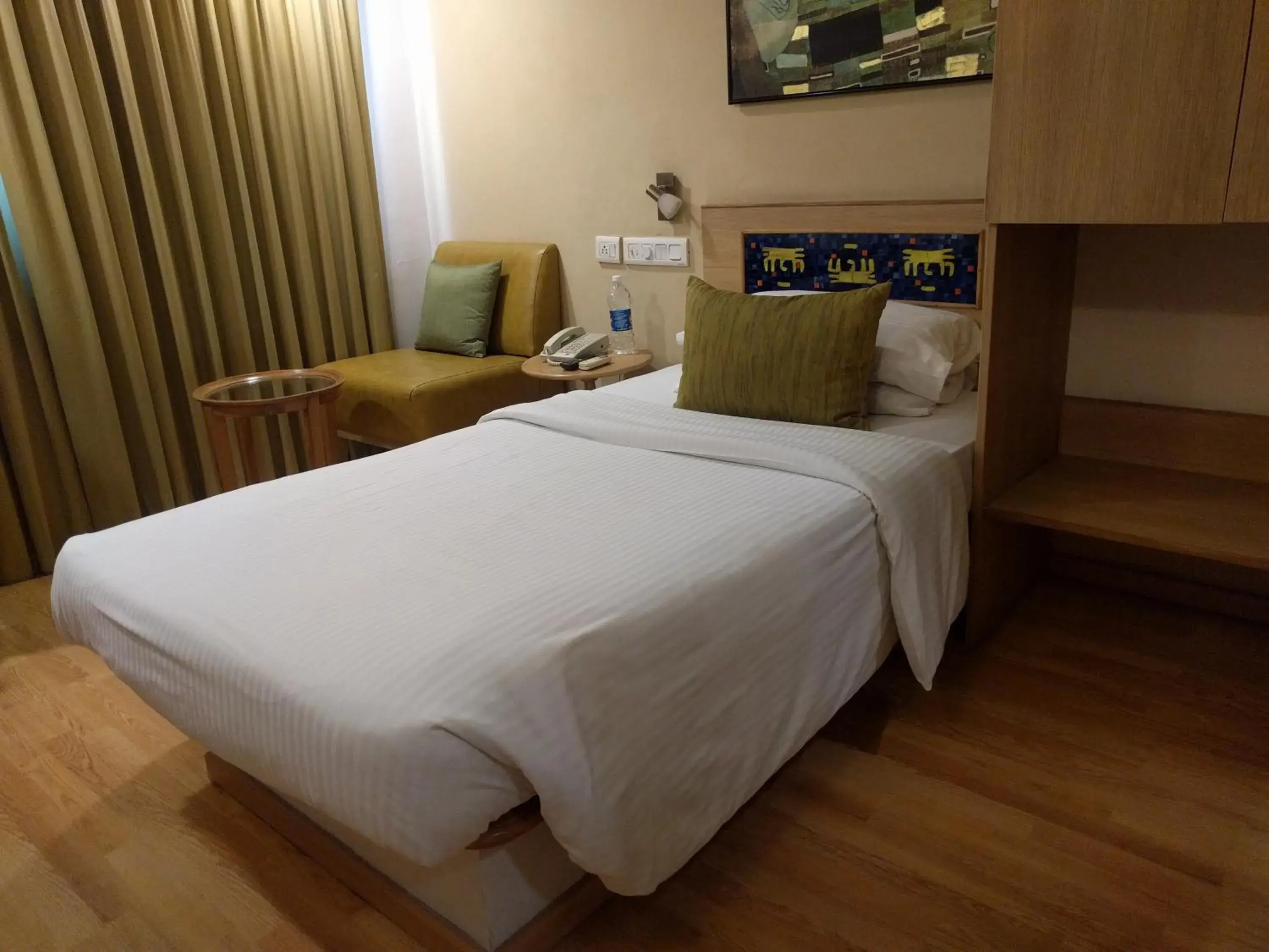 Bedroom, Bed in Lemon Tree Hotel, Udyog Vihar, Gurugram