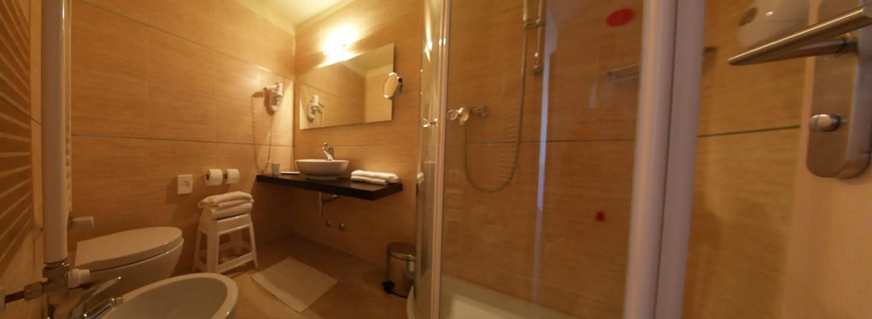 Shower, Bathroom in Hotel Villa Smeralda