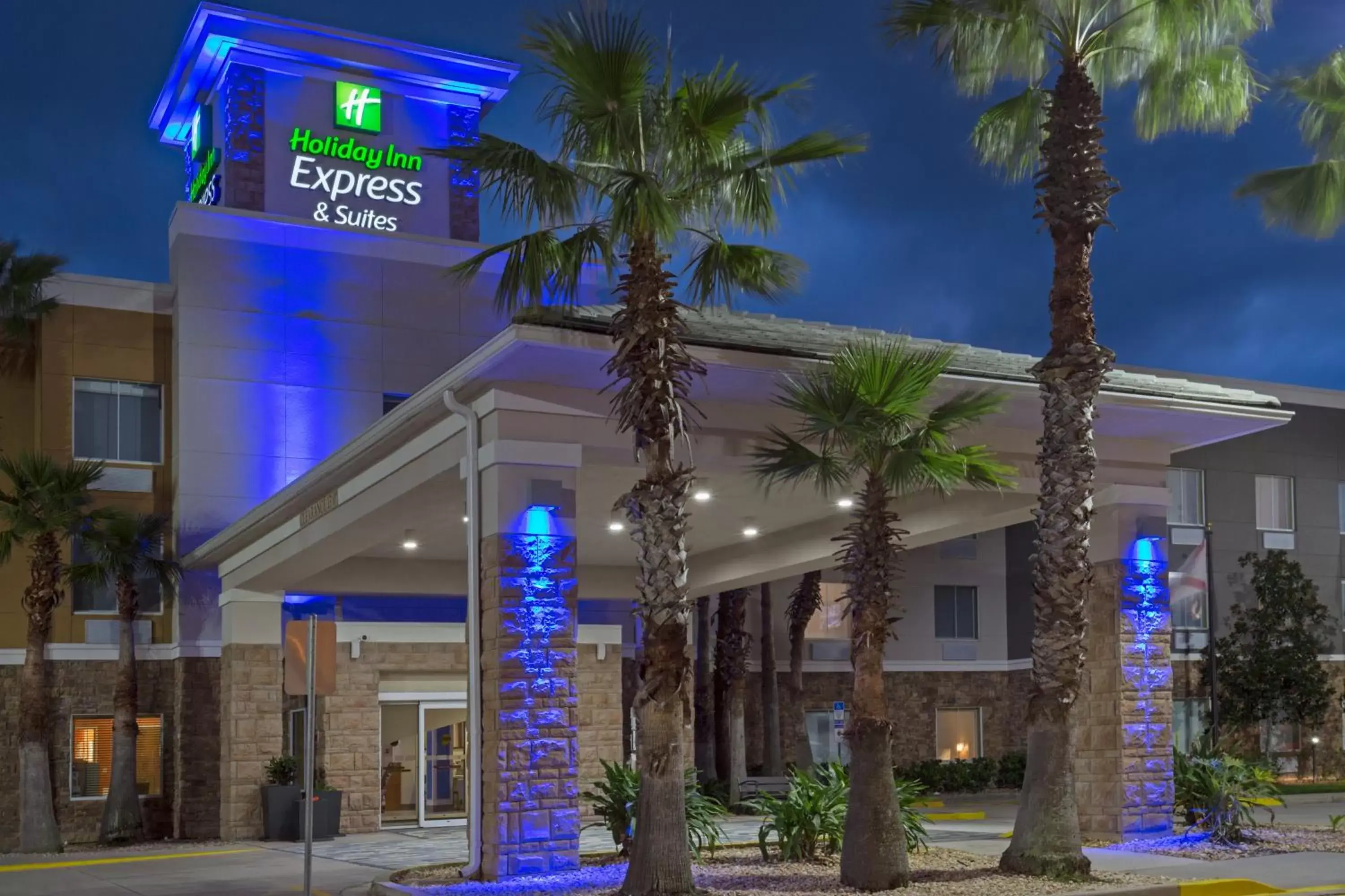 Property Building in Holiday Inn Express & Suites., an IHG Hotel