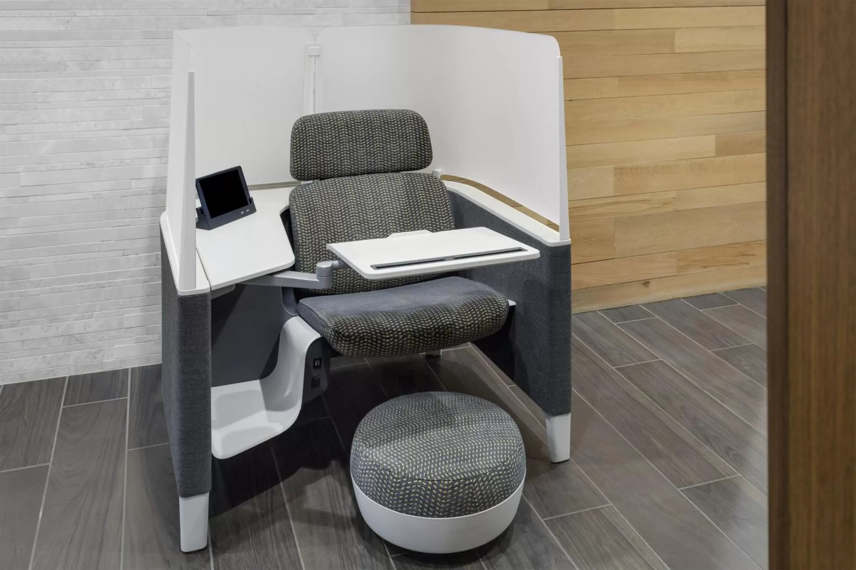 Lobby or reception in Crowne Plaza Lansing by IHG Lobby or reception in Crowne Plaza Lansing by IHG