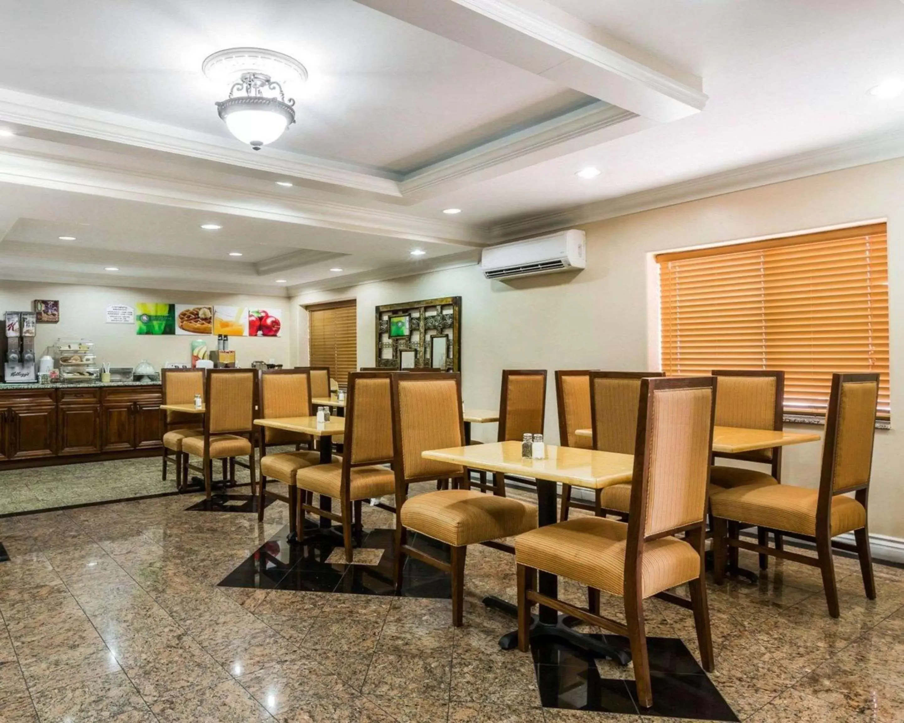 Restaurant/Places to Eat in Quality Inn & Suites Atlanta Airport South