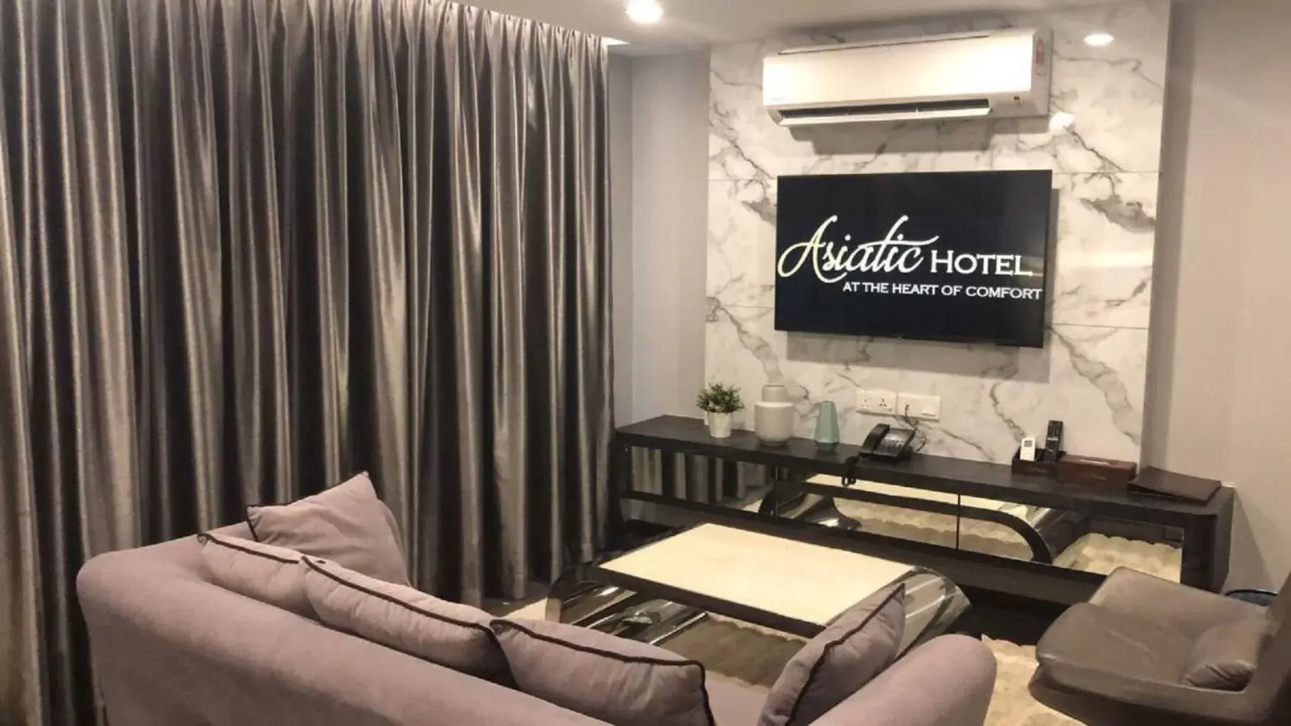 Living room in Asiatic Hotel