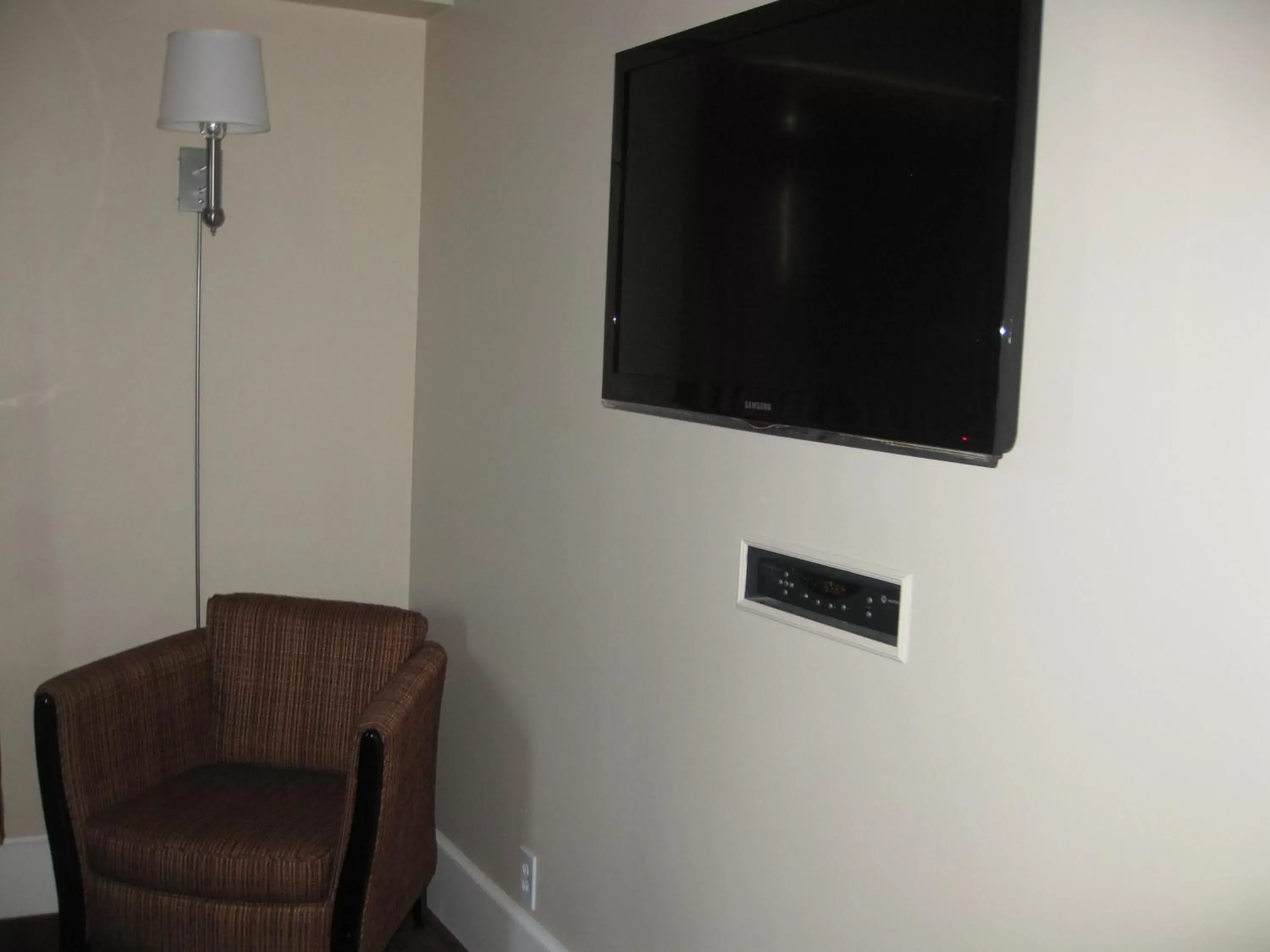 TV and multimedia, TV/Entertainment Center in Glynmill Inn