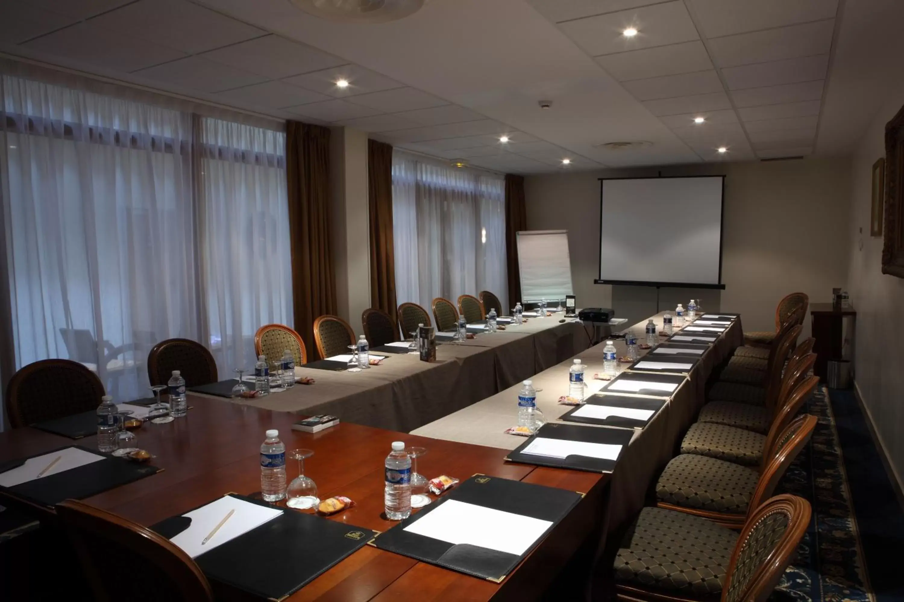 Business facilities, Business Area/Conference Room in Amiral Hôtel