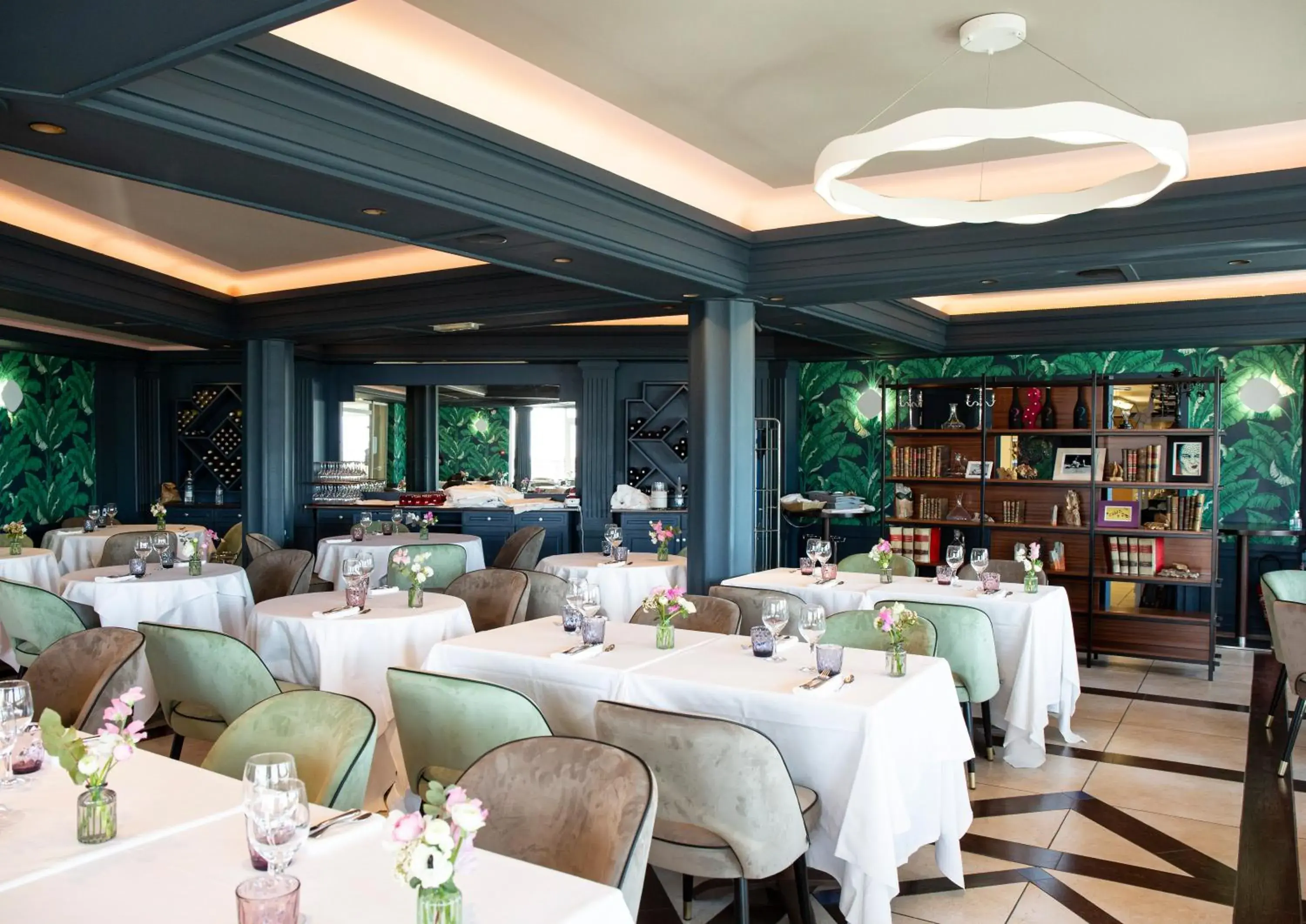 Restaurant/Places to Eat in Grand Hôtel Les Flamants Roses Thalasso & Spa