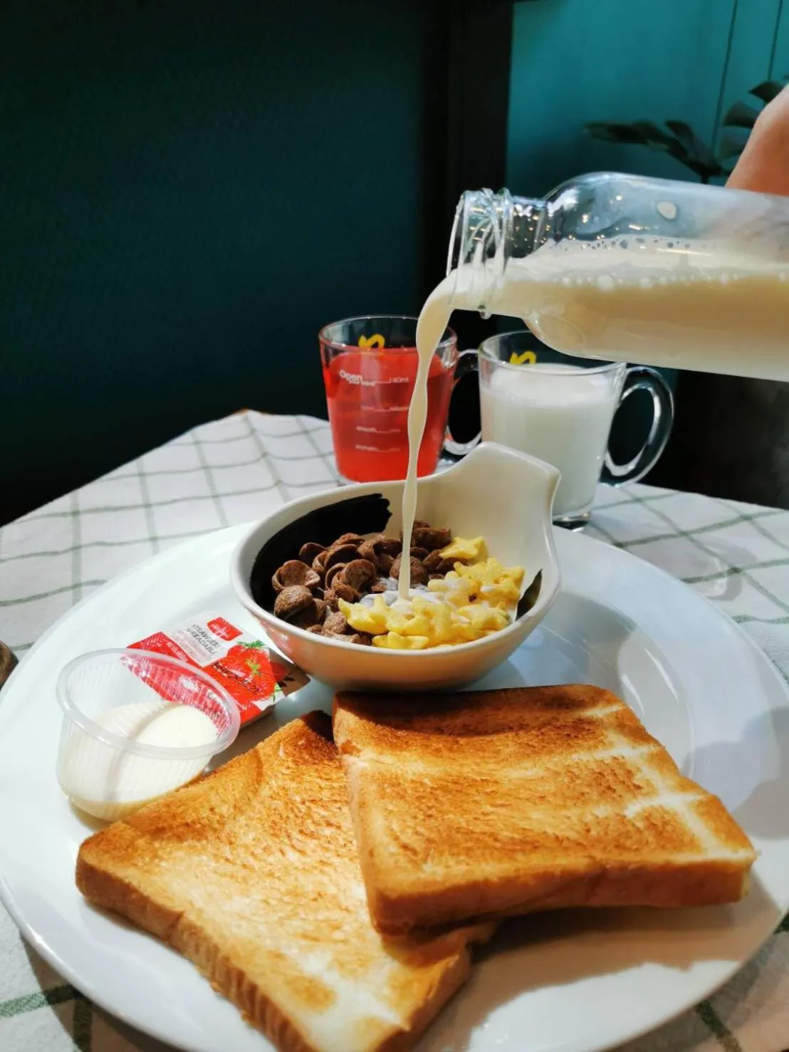 Food and drinks in Airport Mini Hostel at Don Muang Airport