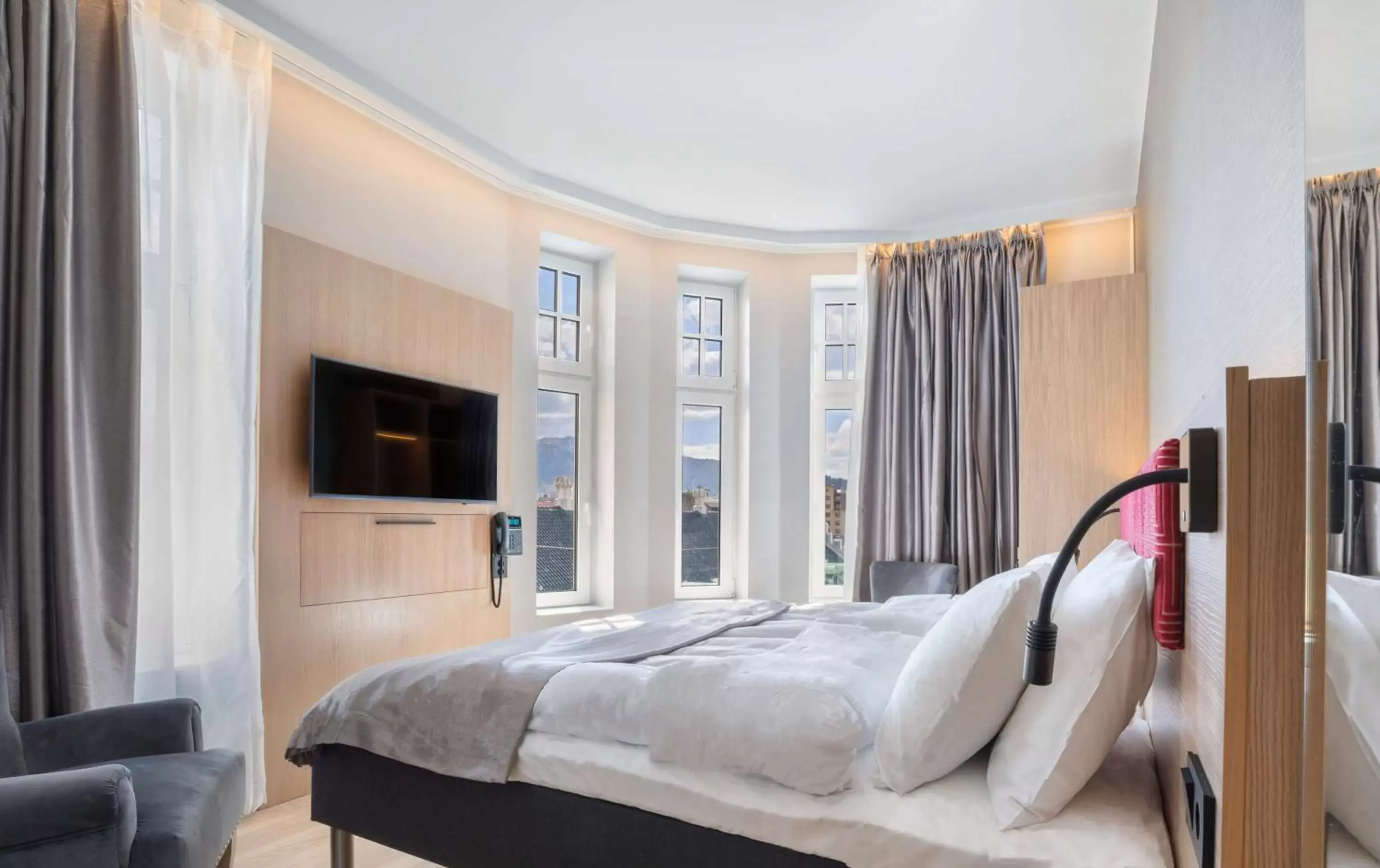 Bedroom, Bed in Bergen Harbour Hotel, WorldHotels Crafted