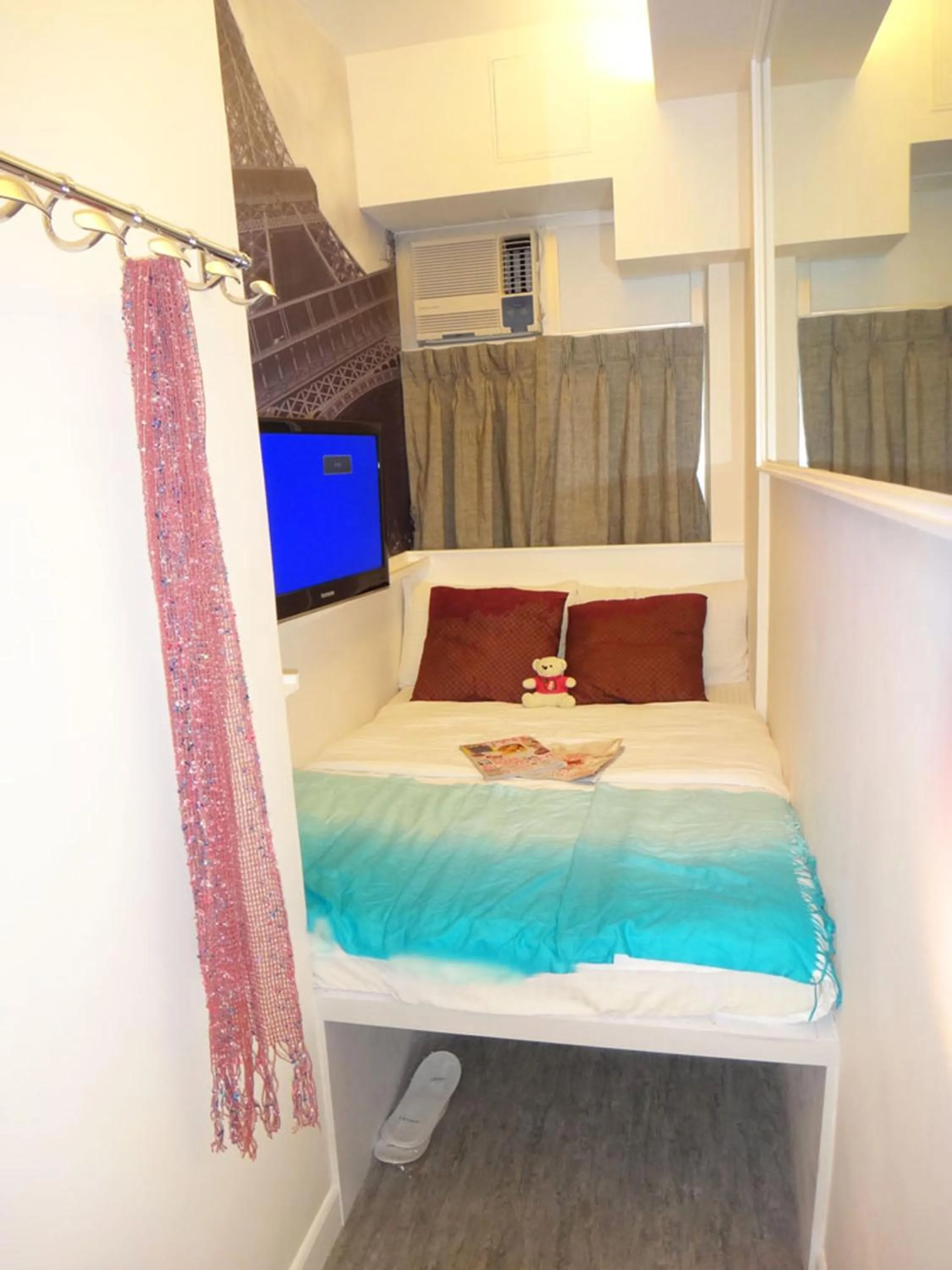 Bedroom, Bed in Apple lnn Causeway Bay