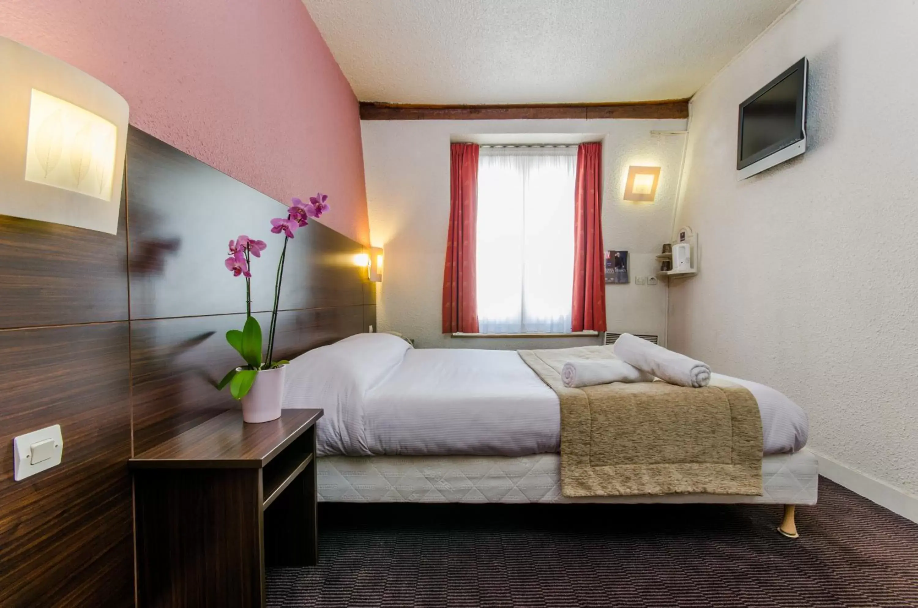 Bedroom, Bed in Hotel Arc Paris Porte d'Orléans