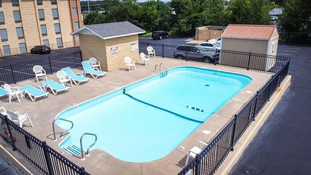 Pool View in Savannah House Hotel