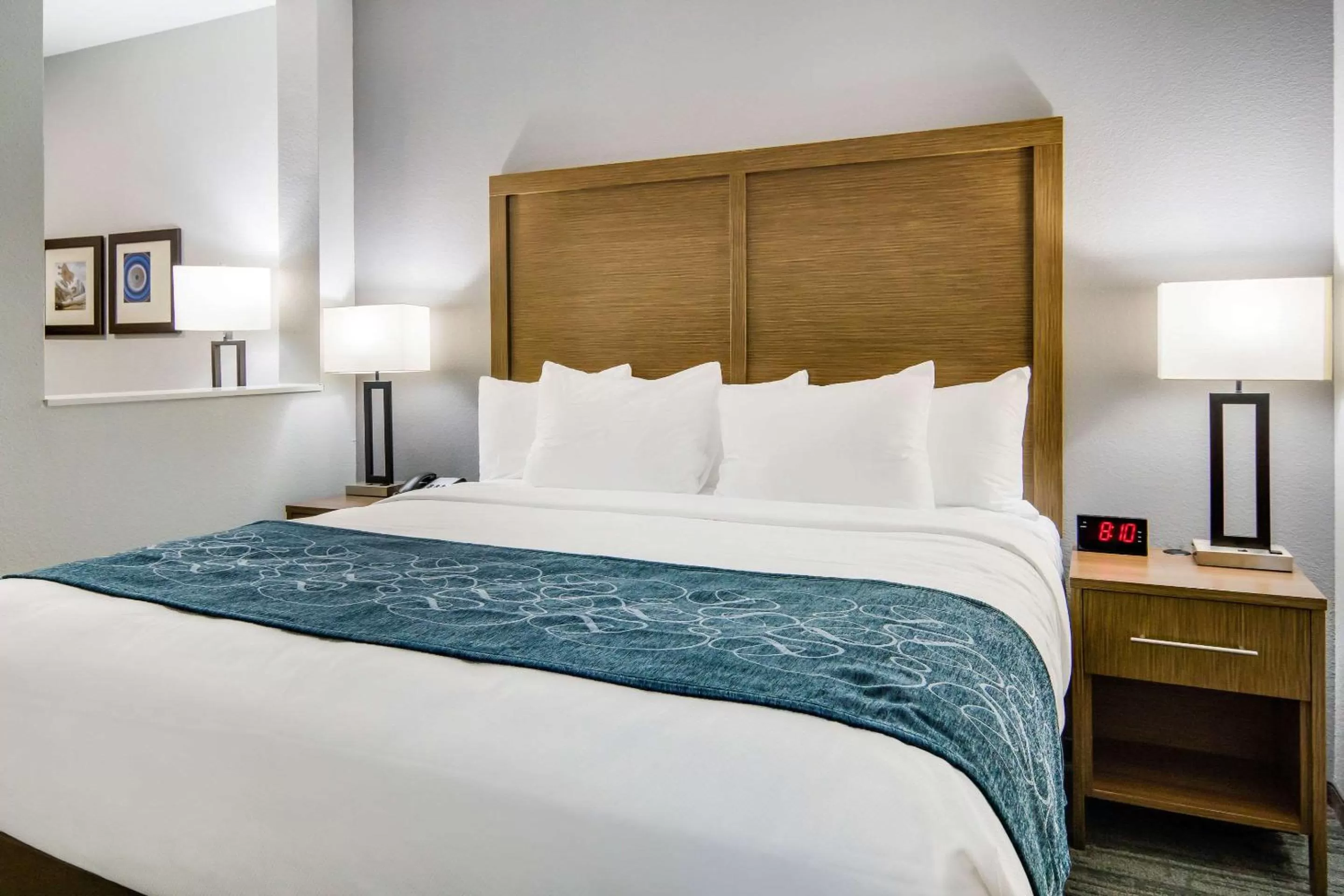 Bedroom, Bed in Comfort Suites DeSoto Dallas South