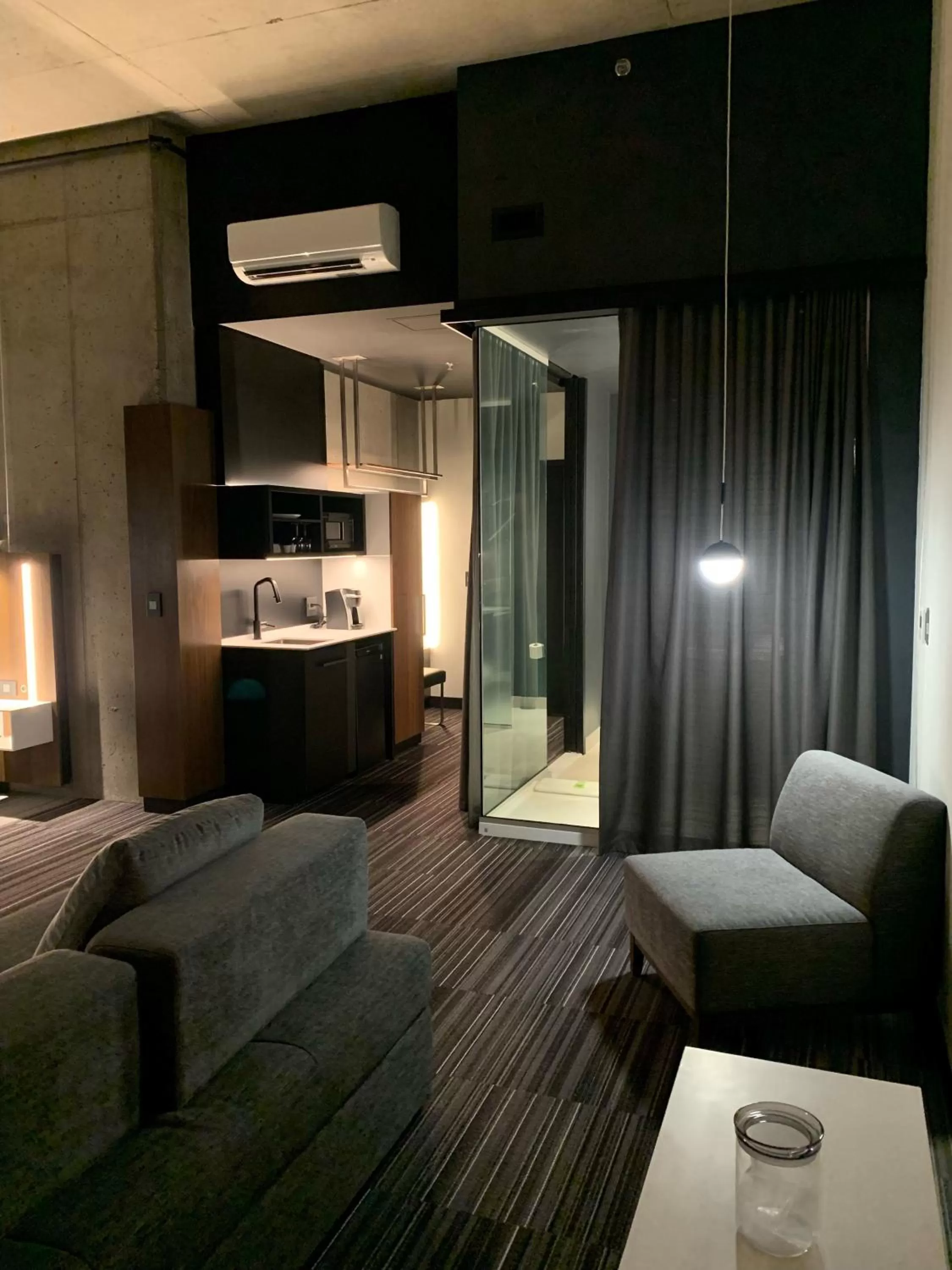 Seating area, Bed in Grand Hotel TiMES Blainville-Mirabel