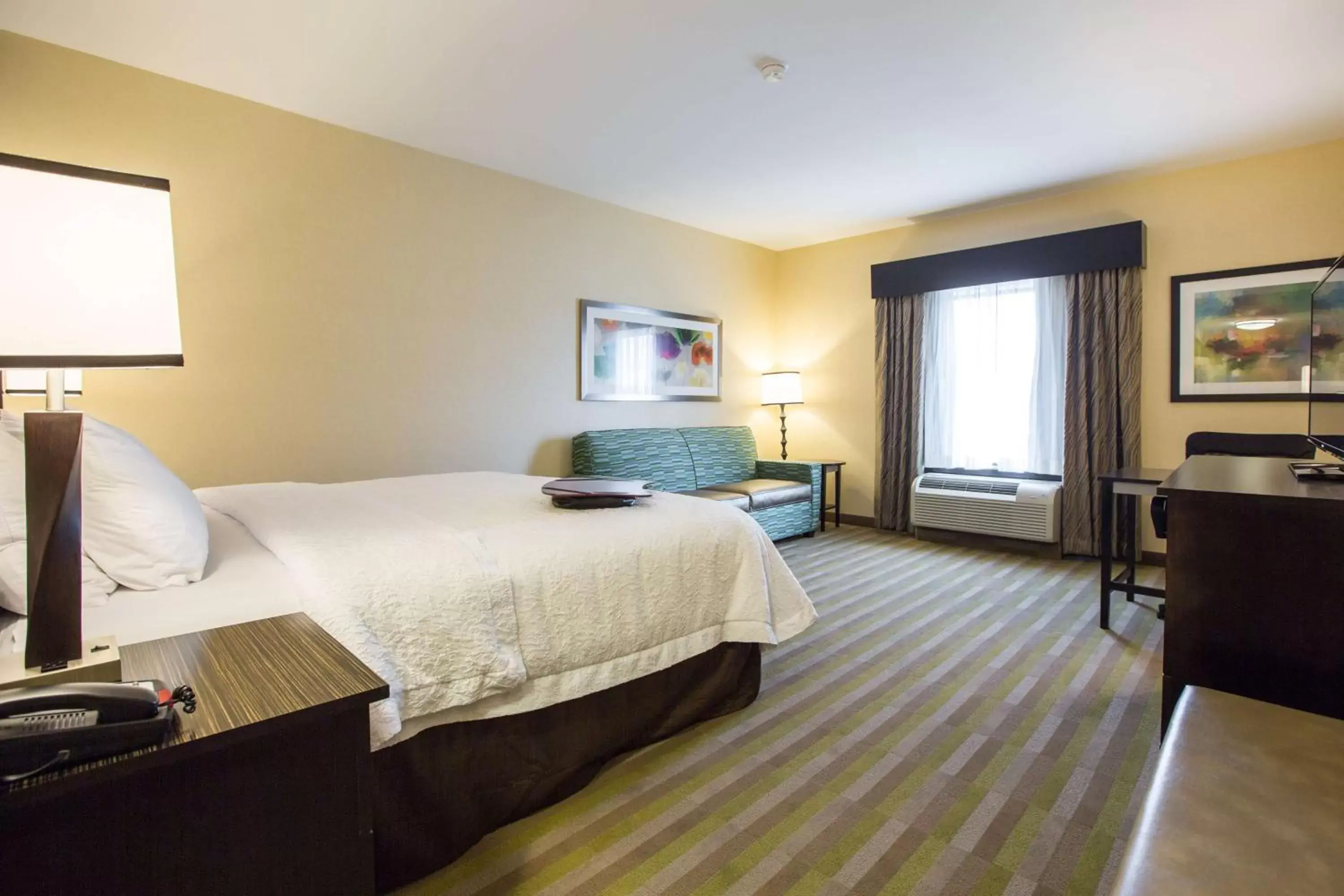 Bed in Hampton Inn & Suites Toledo/Westgate