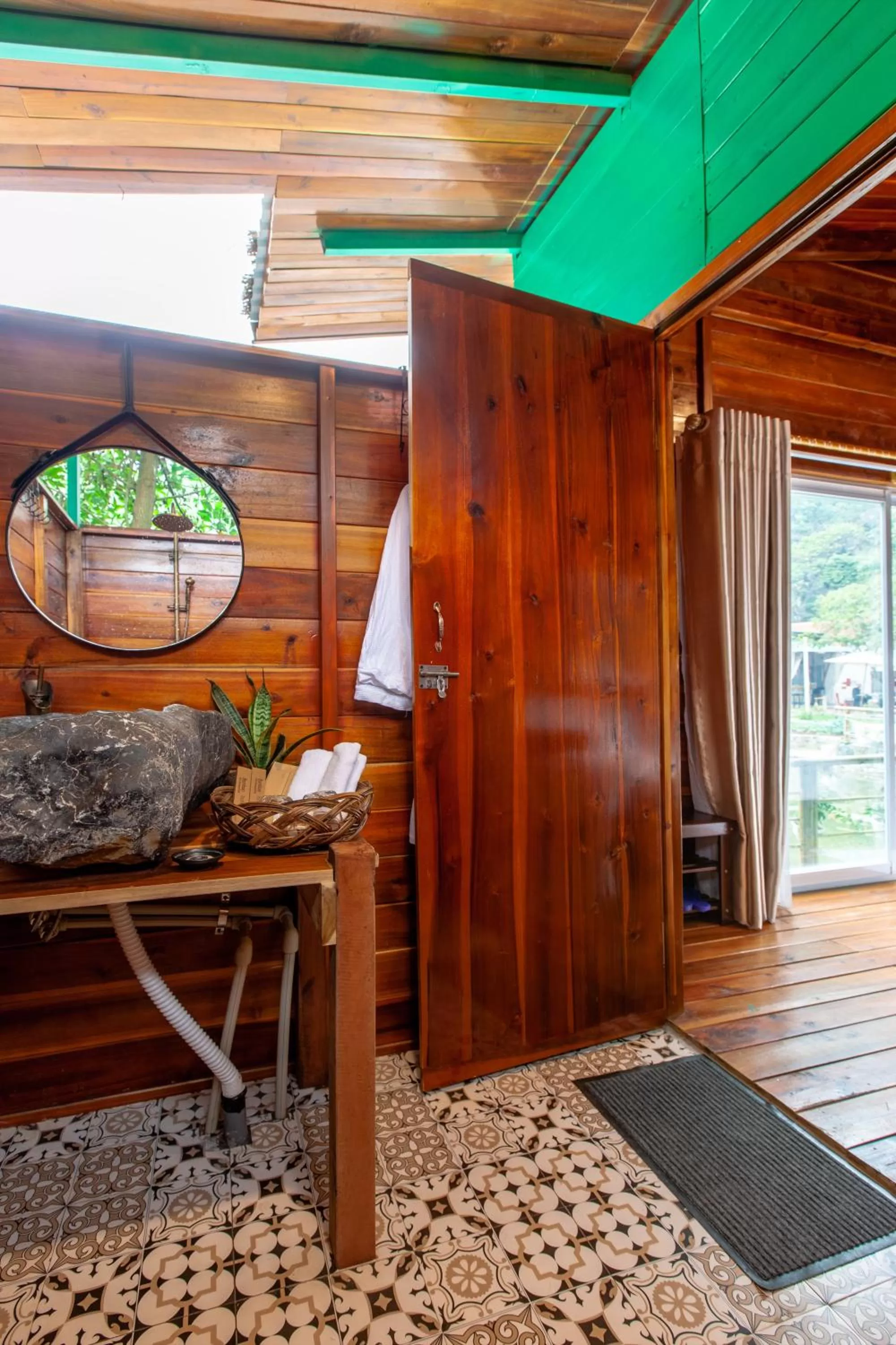 Shower in Trang An Lamia Bungalow