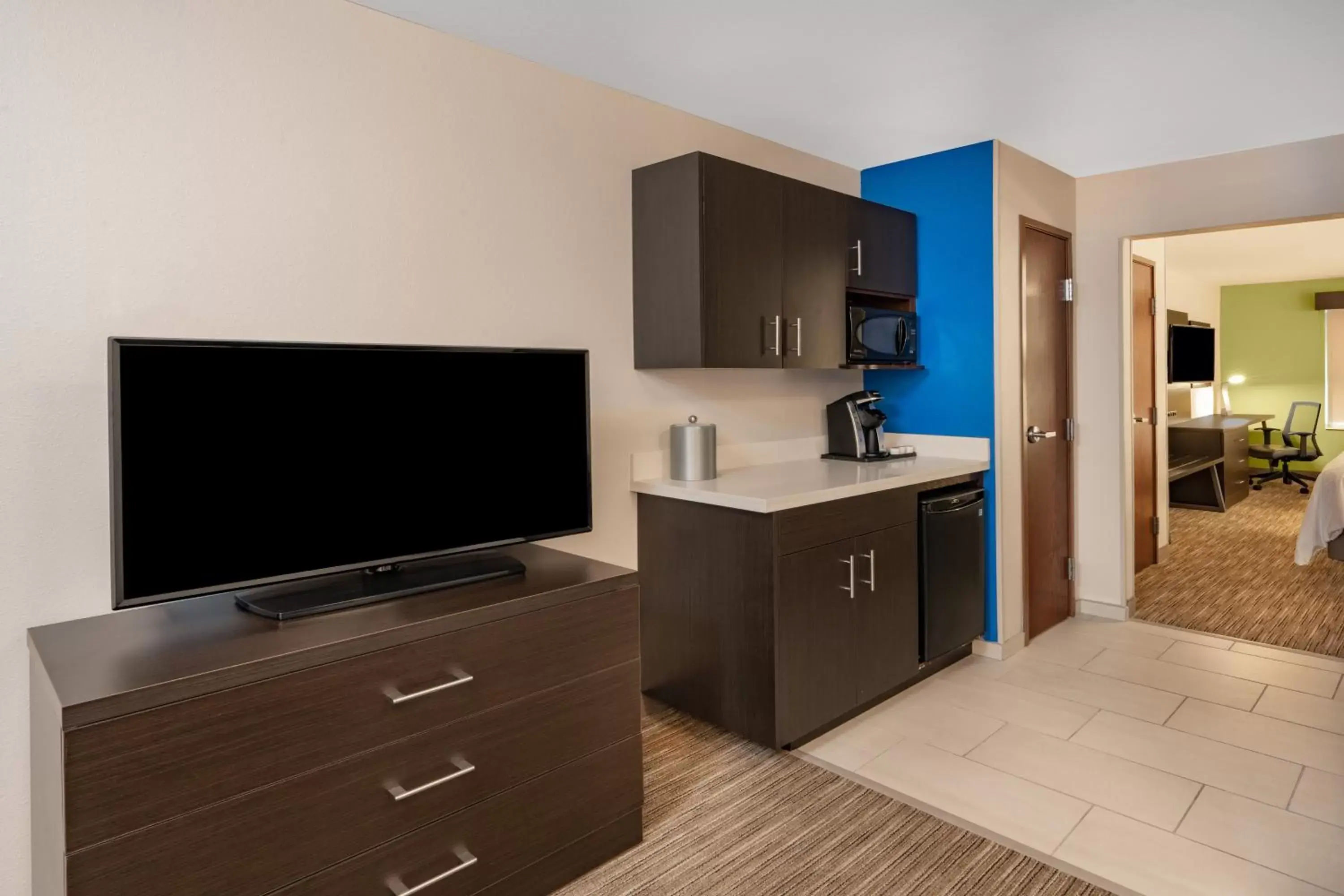 Photo of the whole room, TV/Entertainment Center in Holiday Inn Express & Suites Trinidad, an IHG Hotel