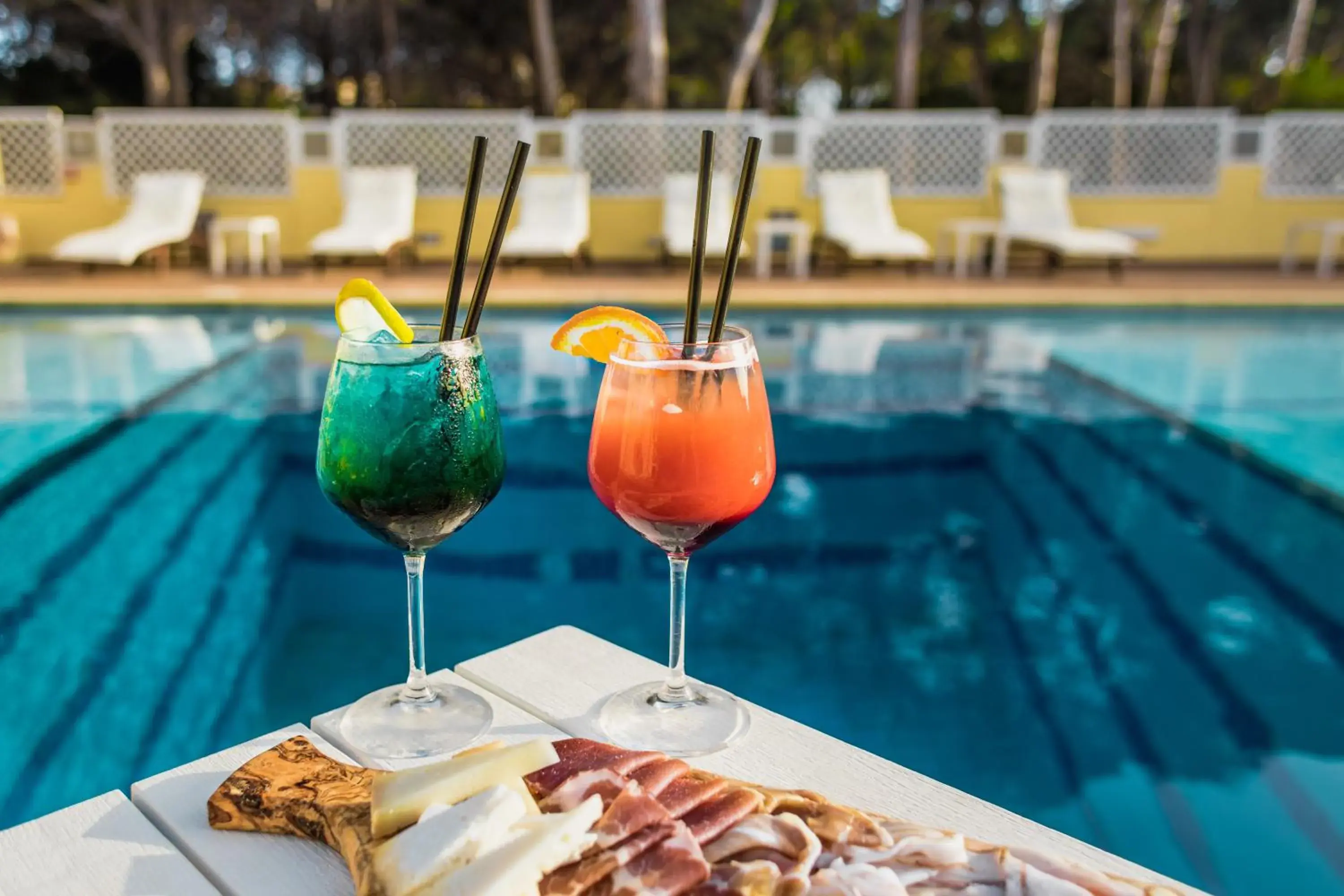 Food and drinks, Swimming Pool in Hotel Fiore Di Maggio