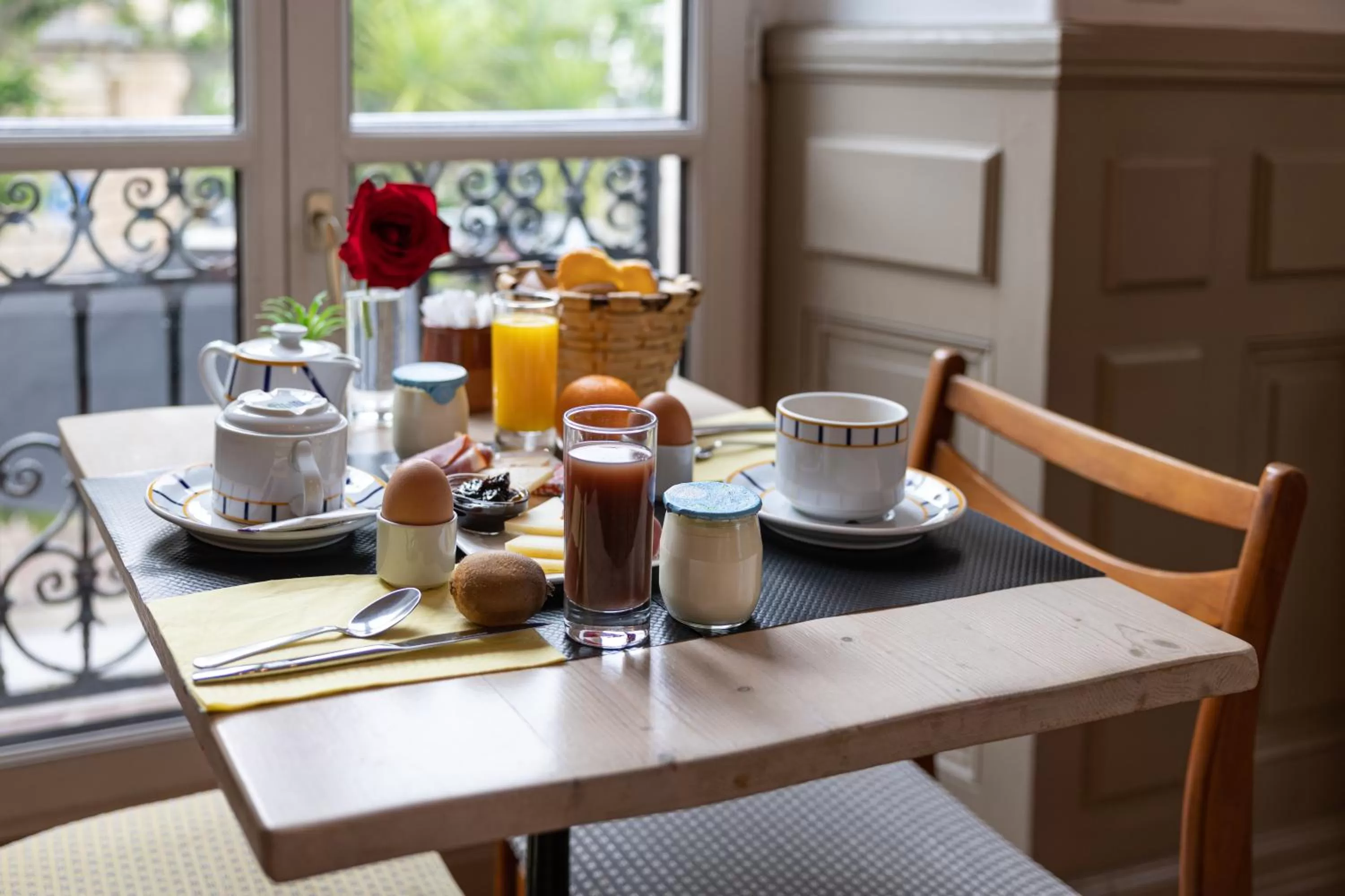 Buffet breakfast in Hôtel & Espace Bien-être La Maison du Lierre