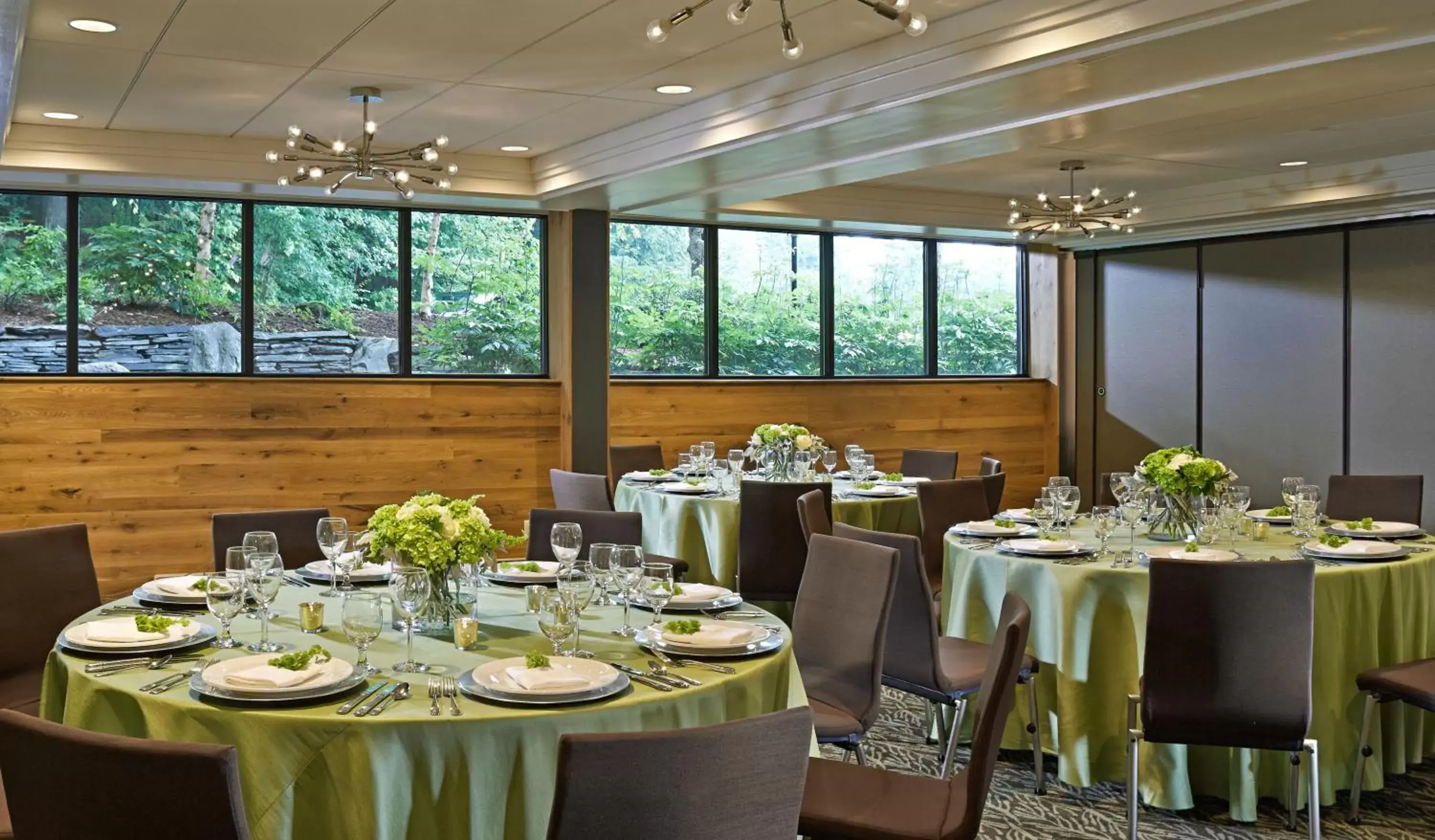 Banquet/Function facilities, Restaurant/Places to Eat in Topnotch Resort