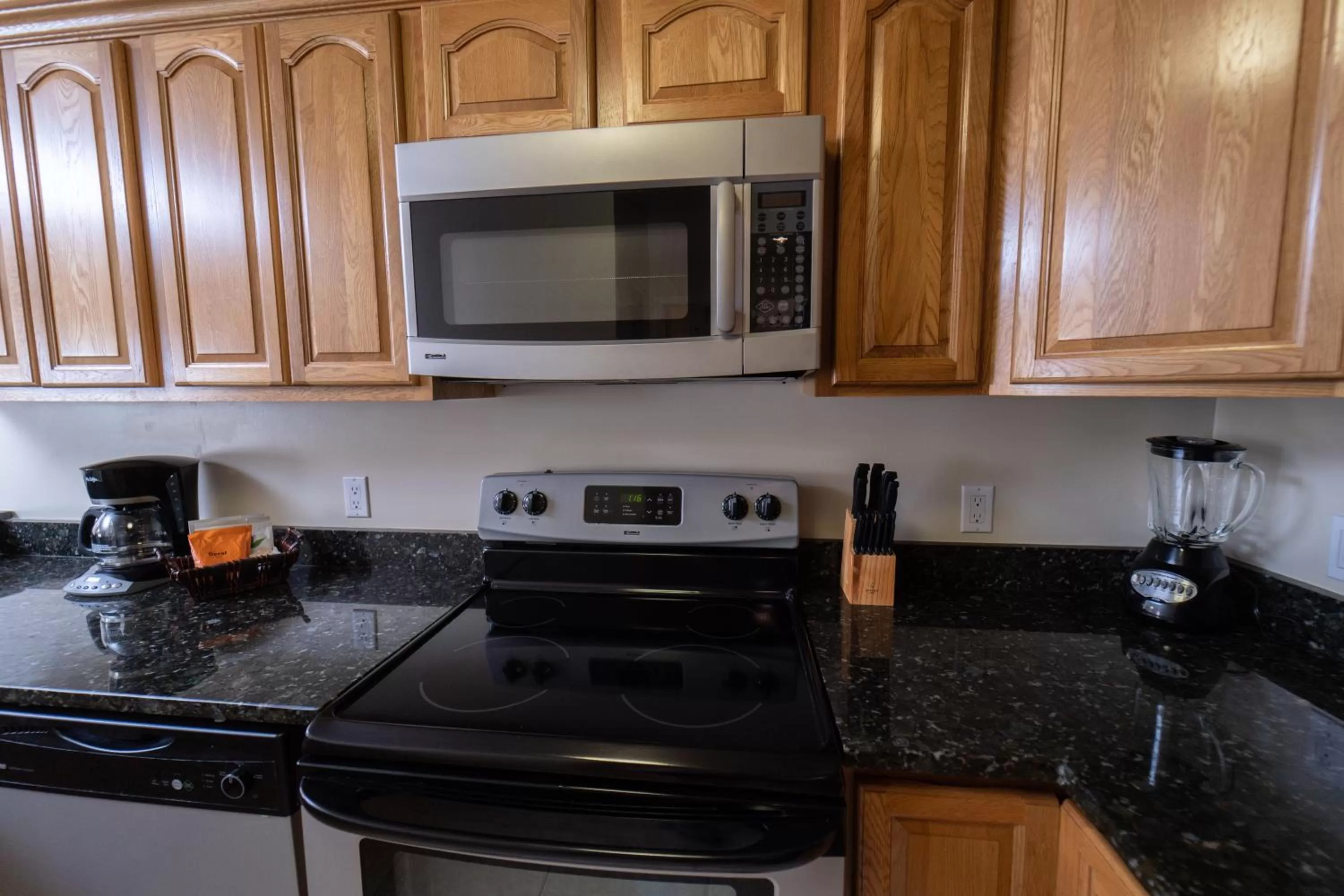 Coffee/tea facilities in Holiday Inn Resort Grand Cayman by IHG