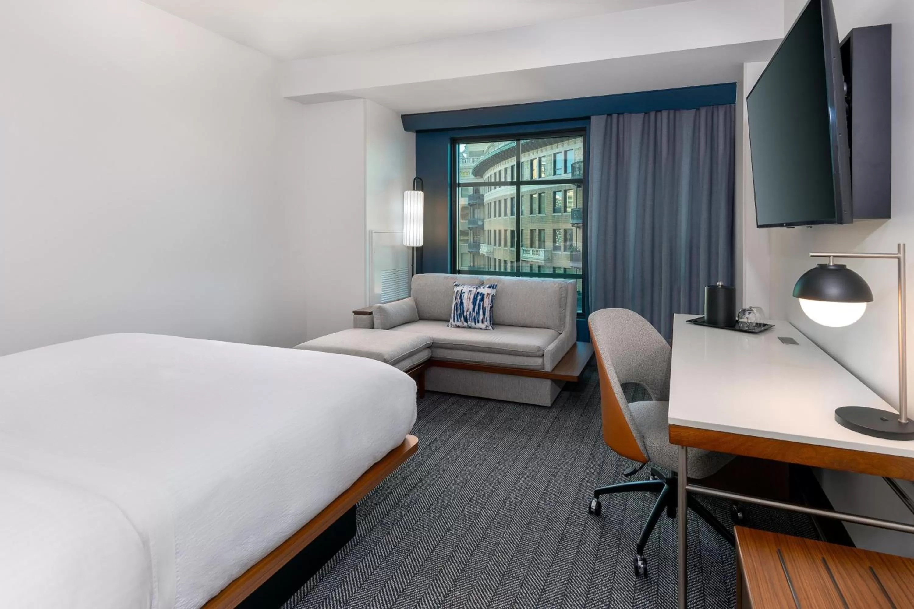 King Room in Courtyard by Marriott Atlanta Midtown