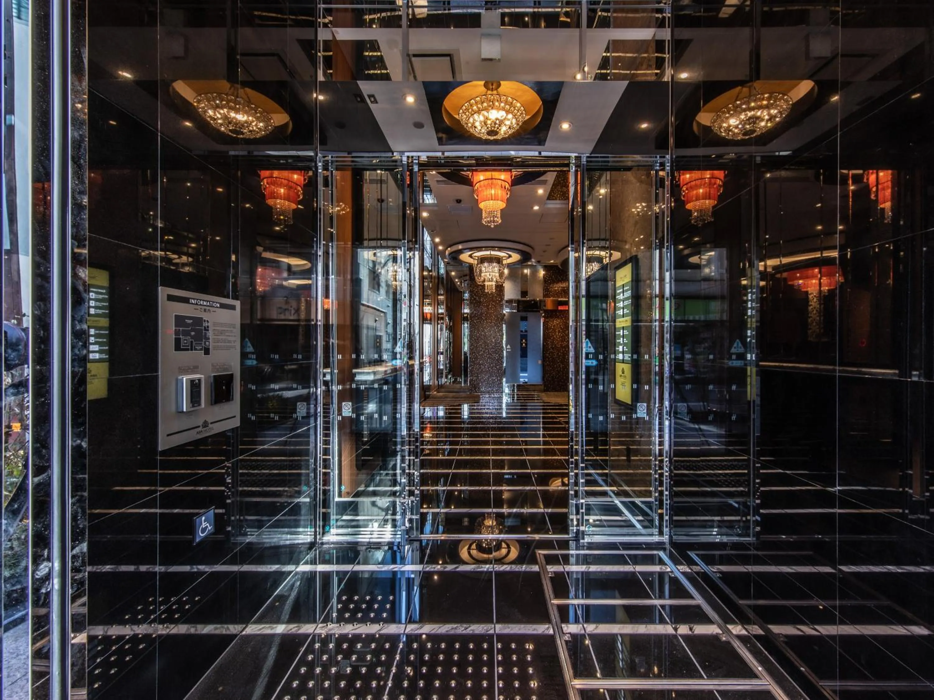 Facade/entrance in APA Hotel Shinagawa Togoshi Ekimae