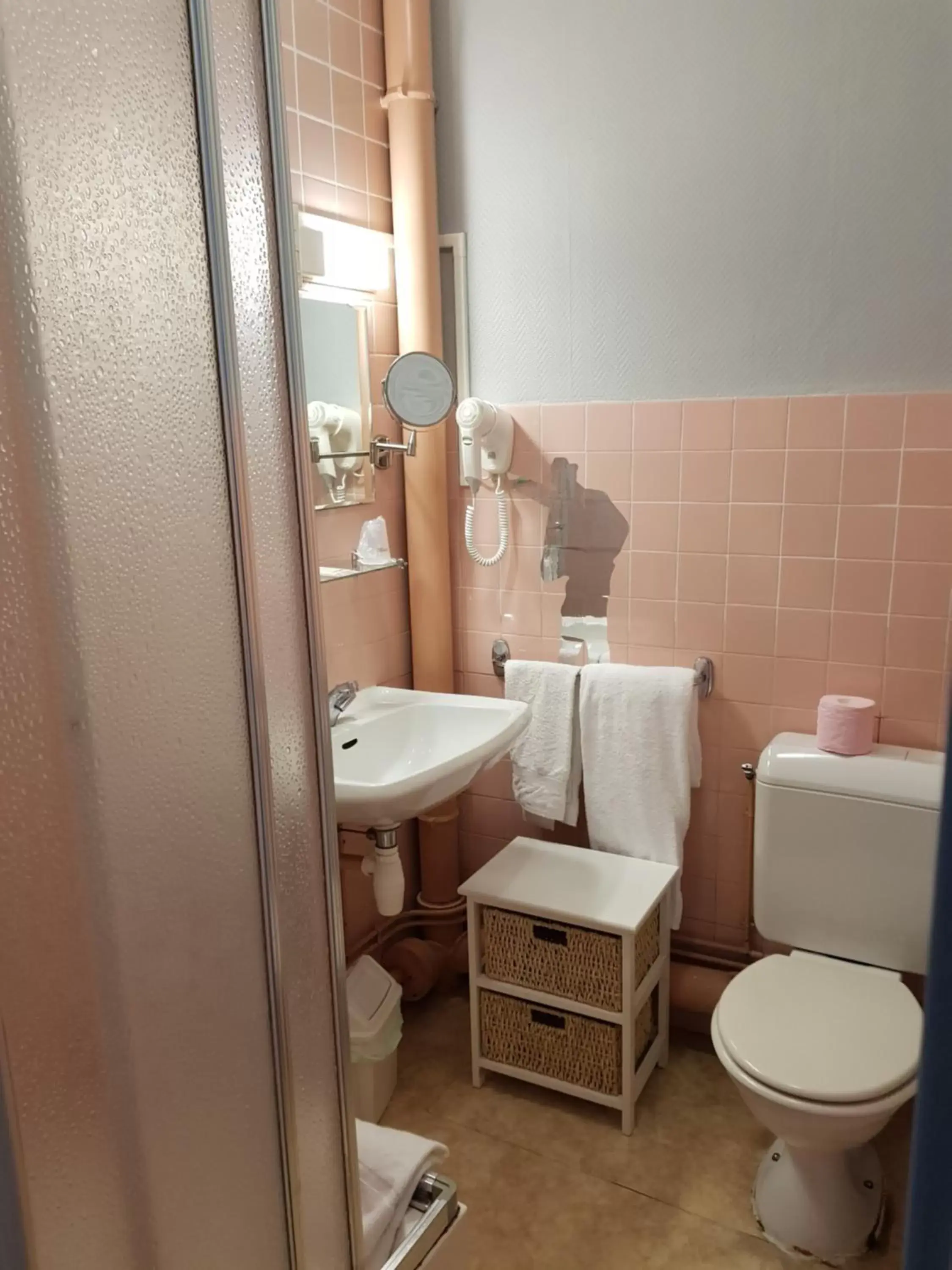 Triple Room with Shower in Hotel Christina - Contact Hotel