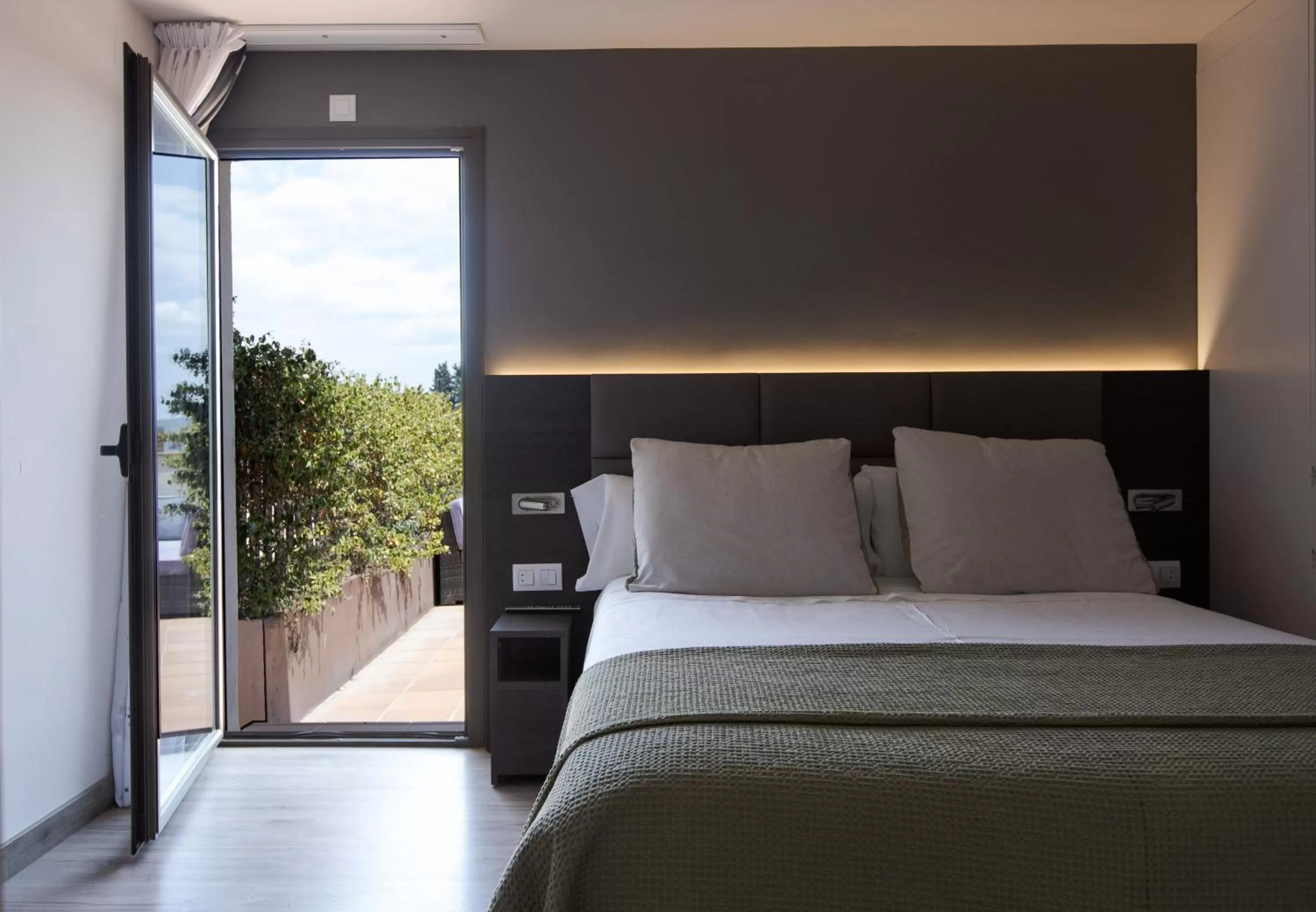 Photo of the whole room, Bed in Hotel Alta Garrotxa