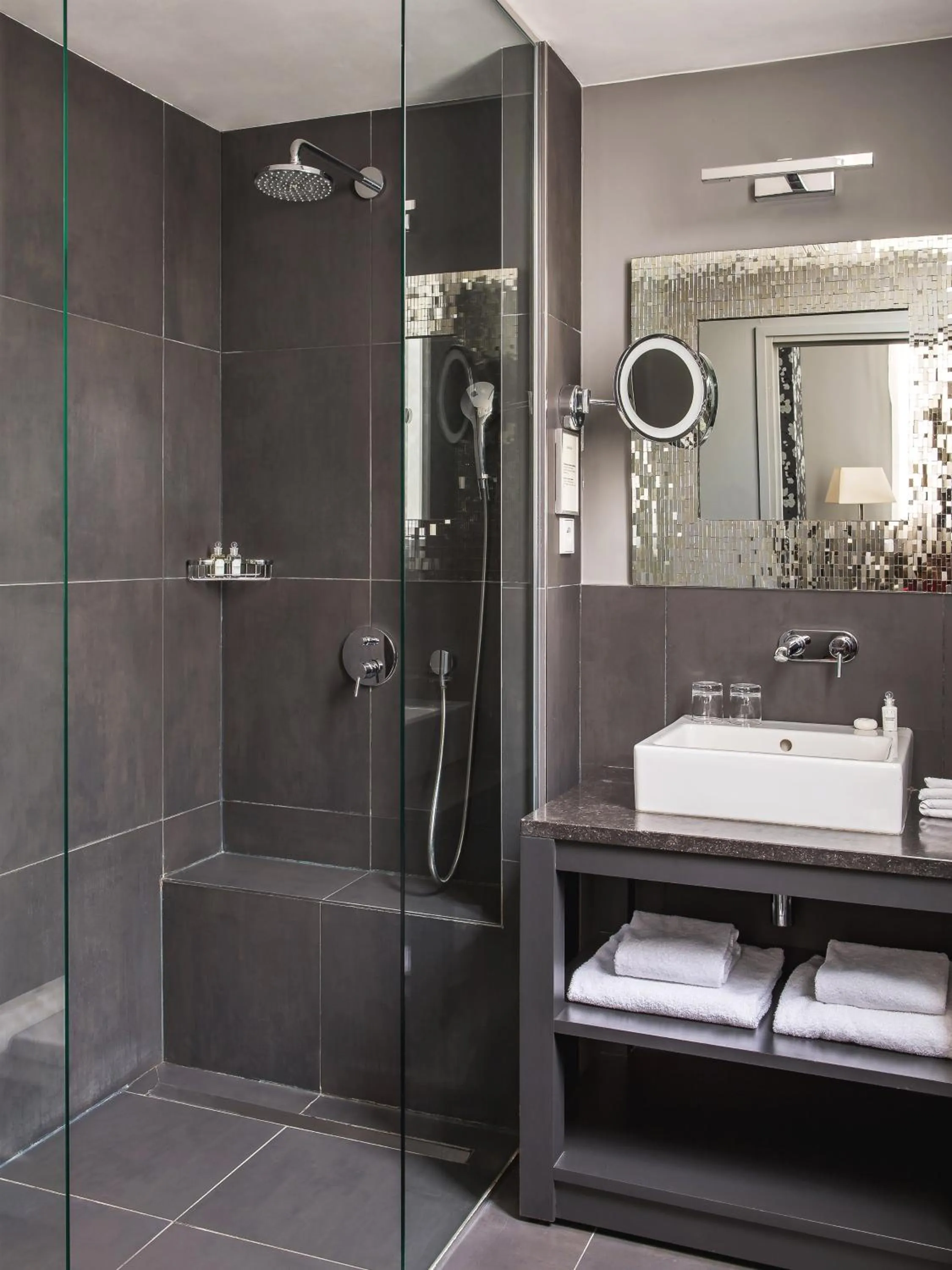 Bathroom in New Hotel Roblin