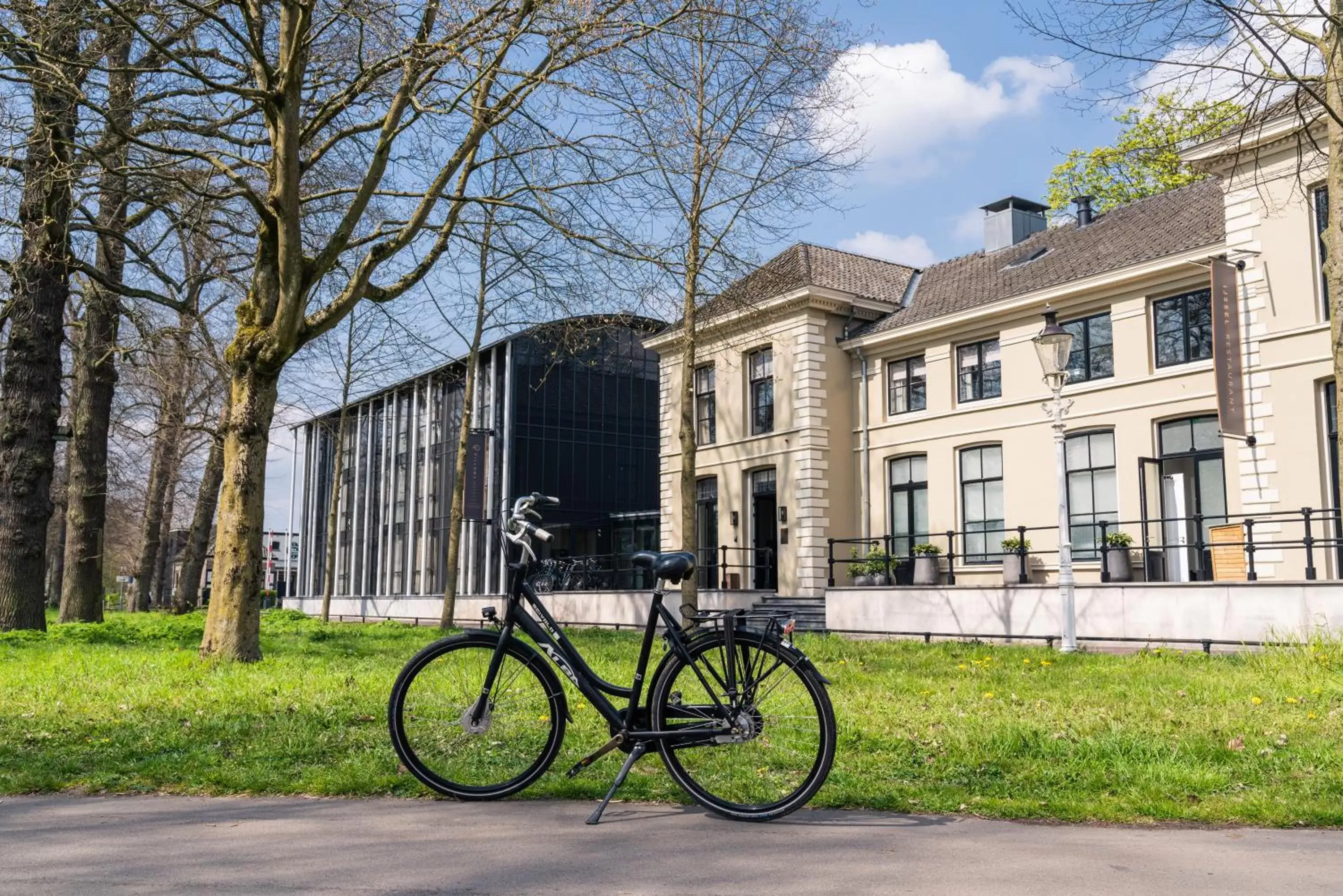 Cycling, Property Building in Pillows Luxury Boutique Hotel aan de IJssel