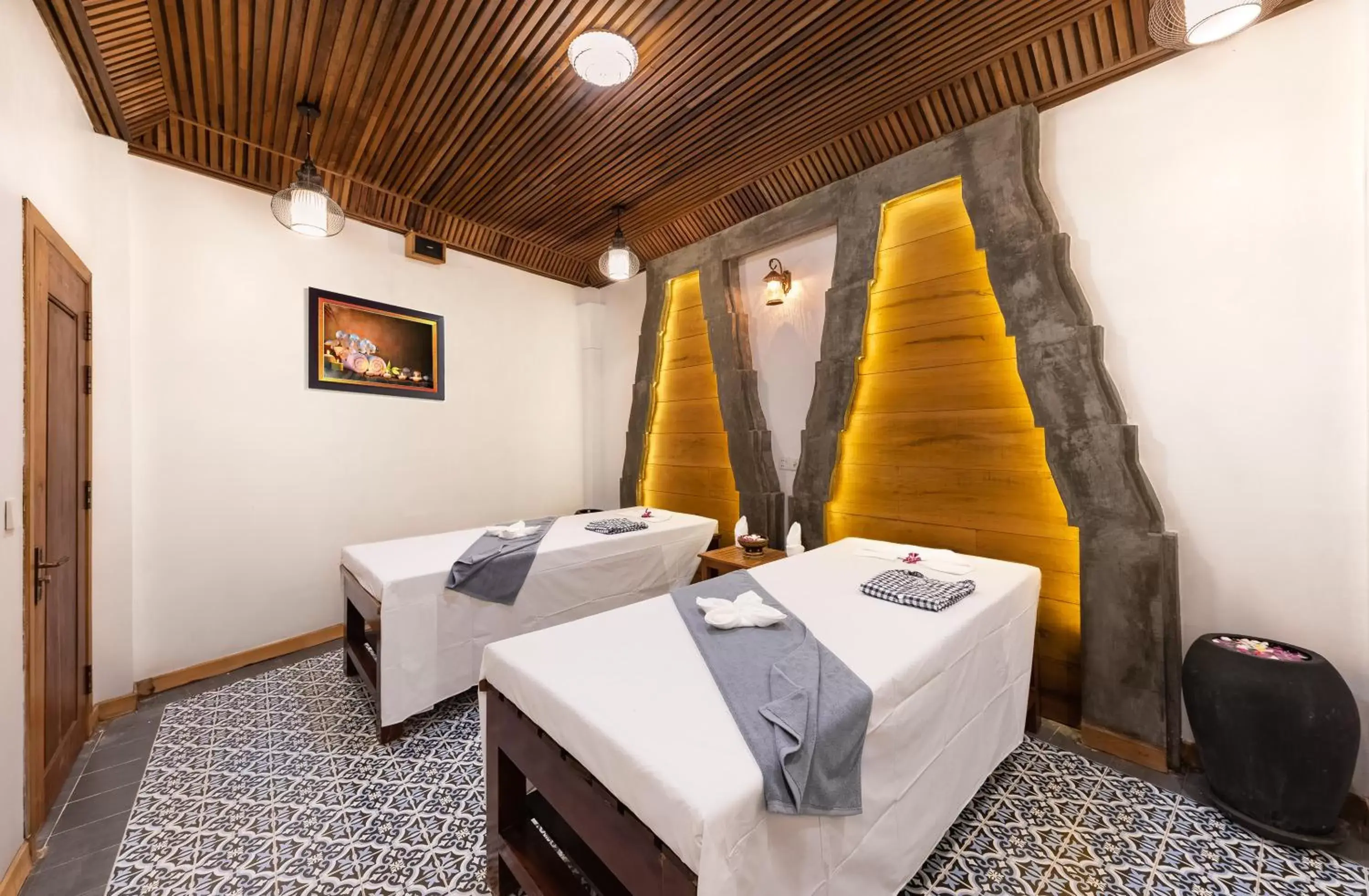 Massage in Cheata Residence