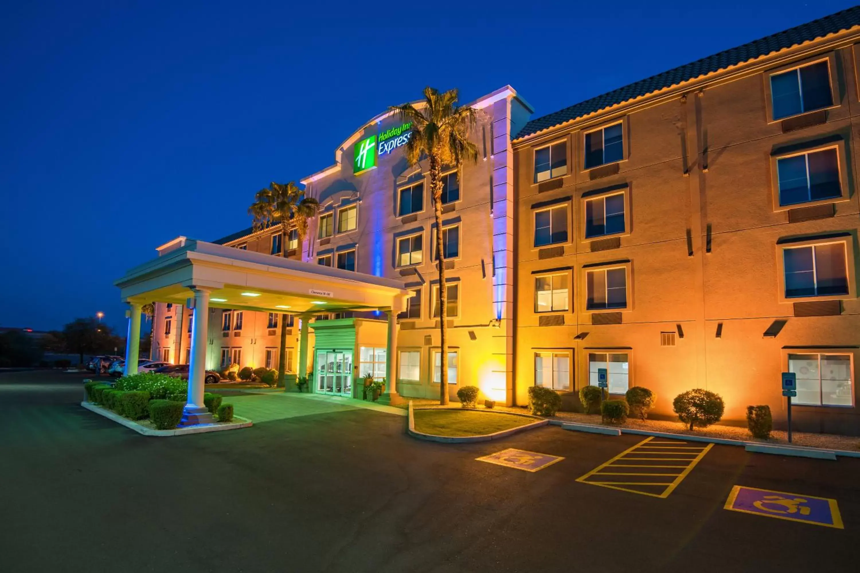 Property Building in Holiday Inn Express Peoria North - Glendale, an IHG Hotel