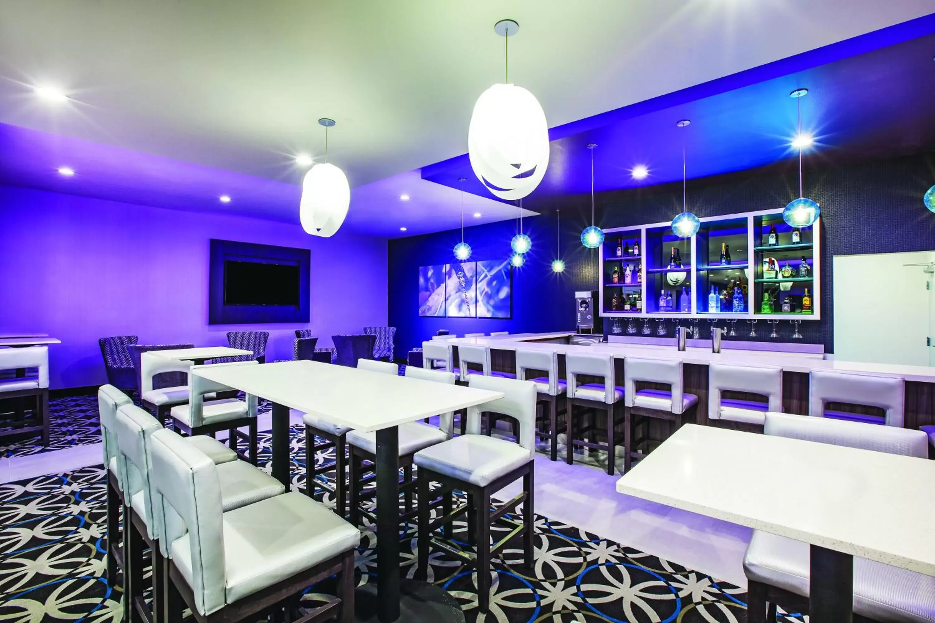 Lounge or bar in La Quinta by Wyndham McAllen La Plaza Mall