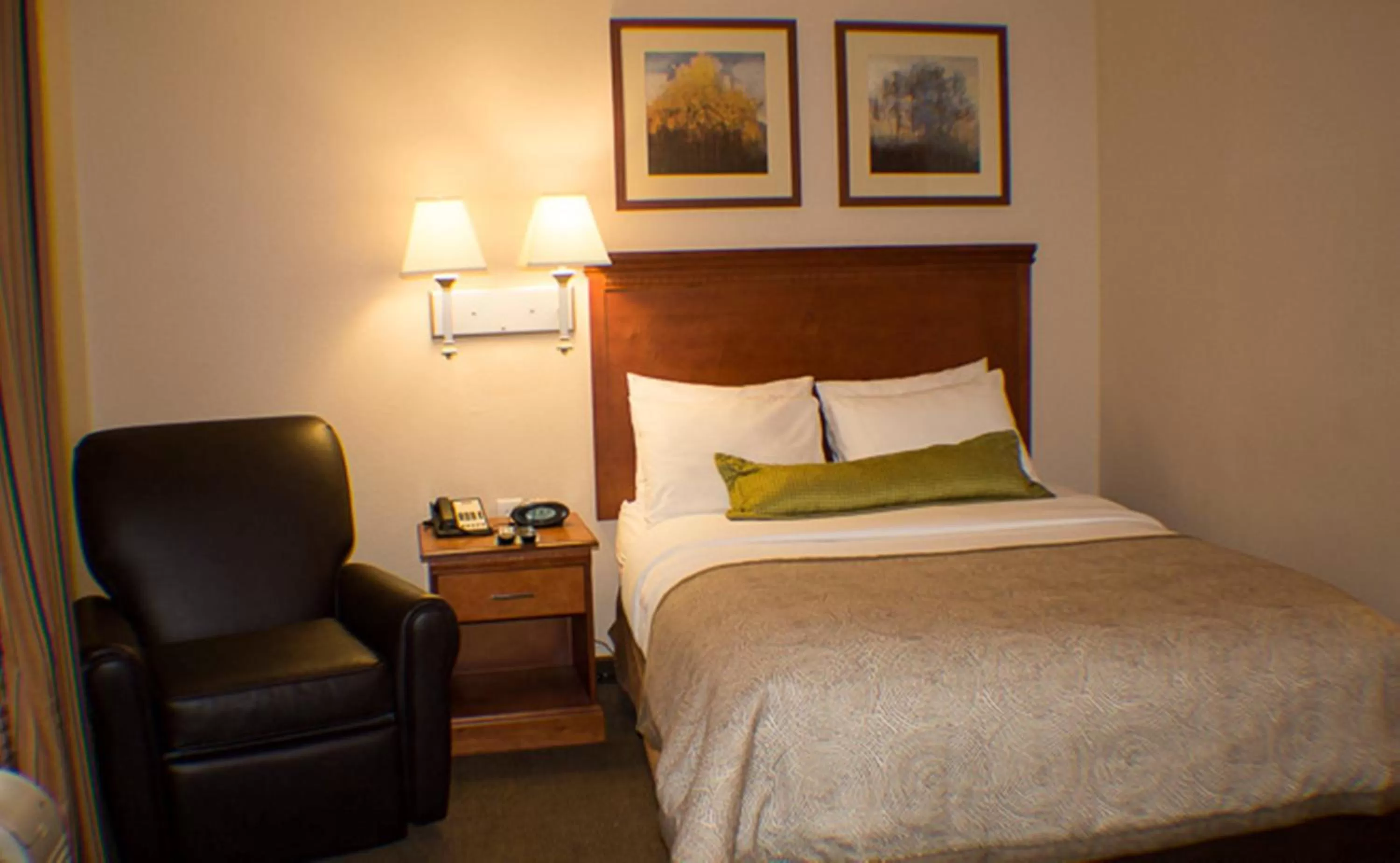 Photo of the whole room, Bed in Candlewood Suites Jacksonville by IHG