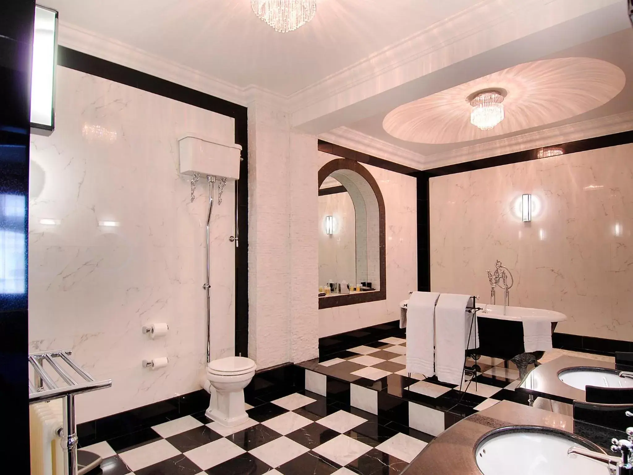 Bathroom, Restaurant/Places to Eat in Grand Royale London Hyde Park