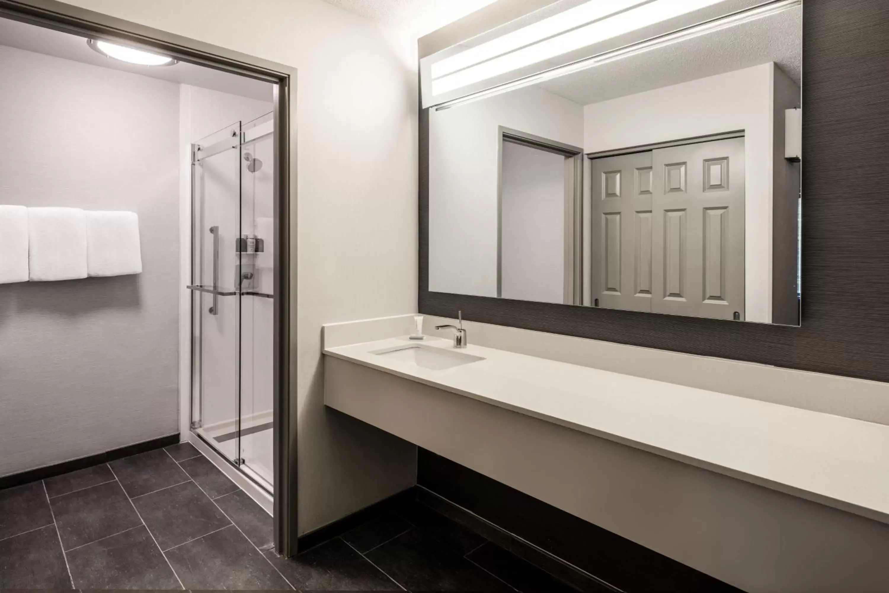 Bedroom, Bathroom in Courtyard by Marriott Colorado Springs South