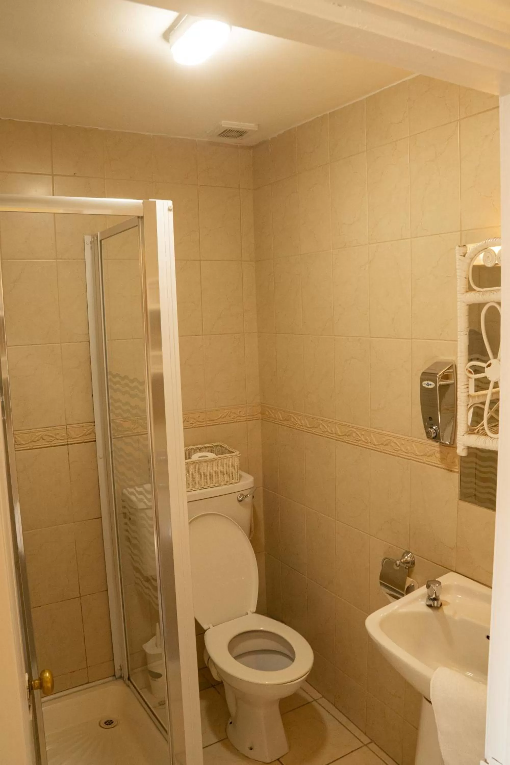 Shower, Bathroom in Tynte House