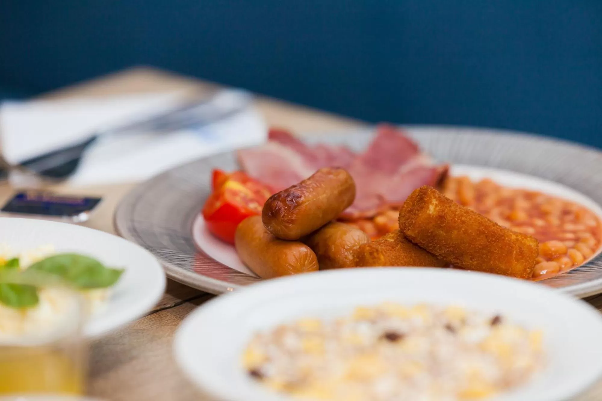 Food and drinks in Azur Hotel by ST Hotels