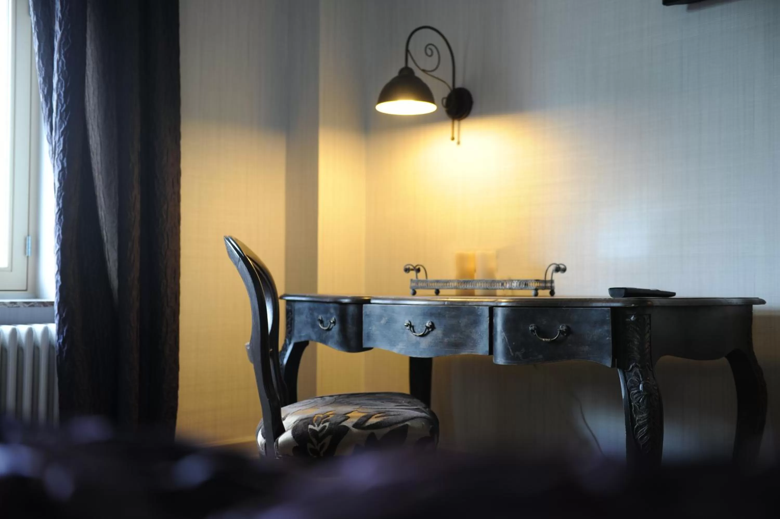 Seating area in Charmehotel Villa Saporis