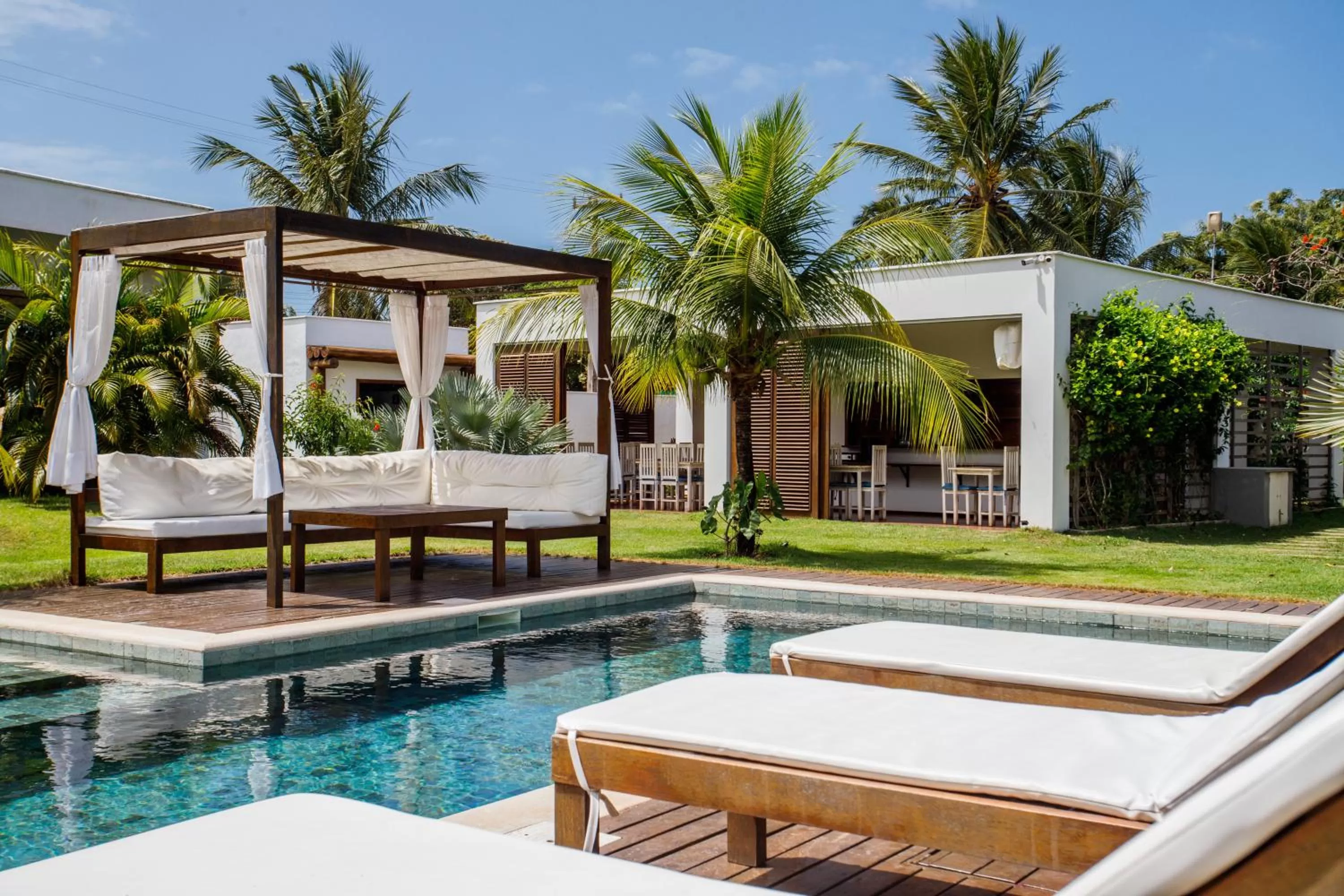 Swimming pool in Portofino Pousada