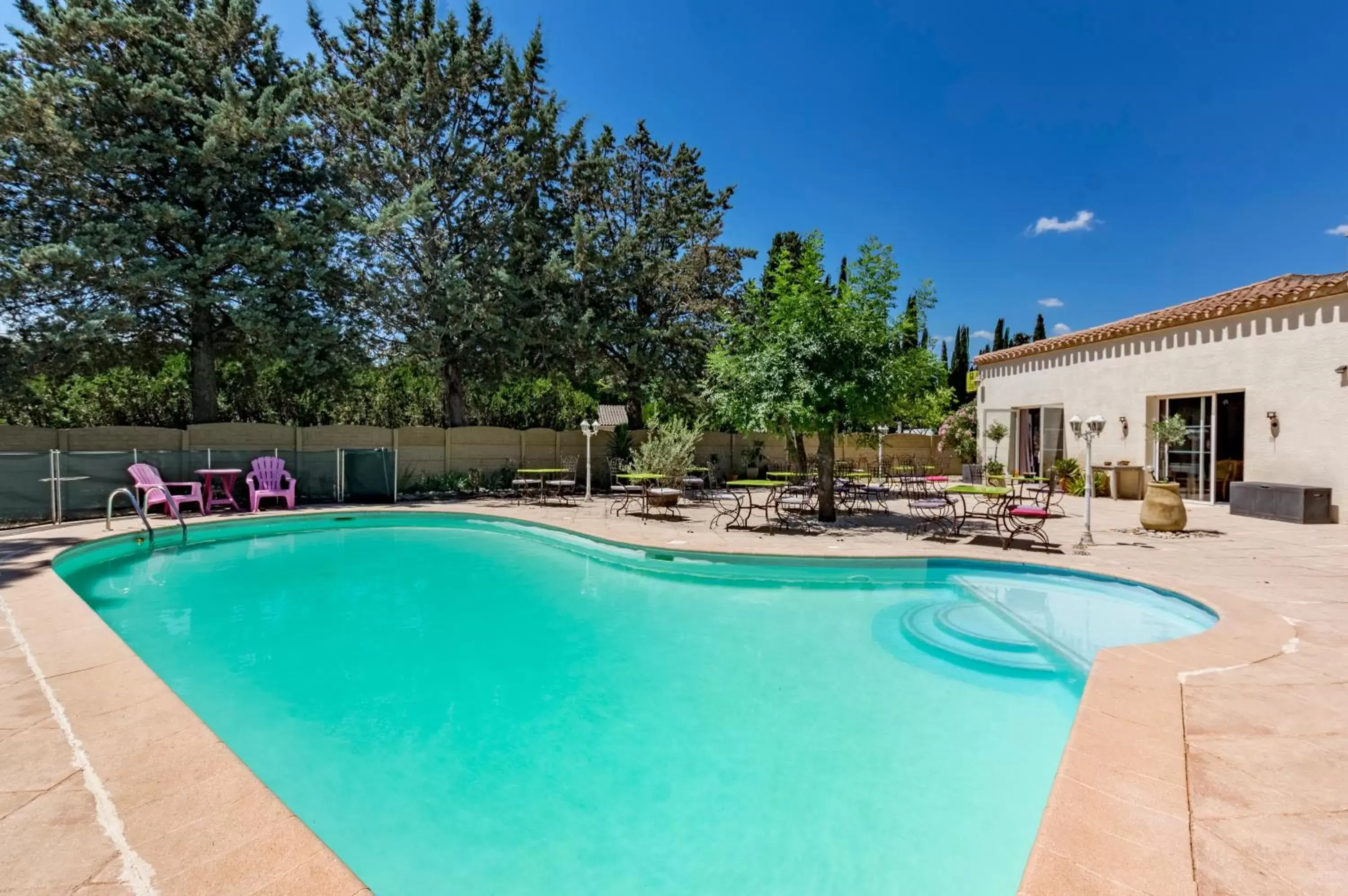 Property building, Swimming Pool in Hotel Le Vieux Moulin