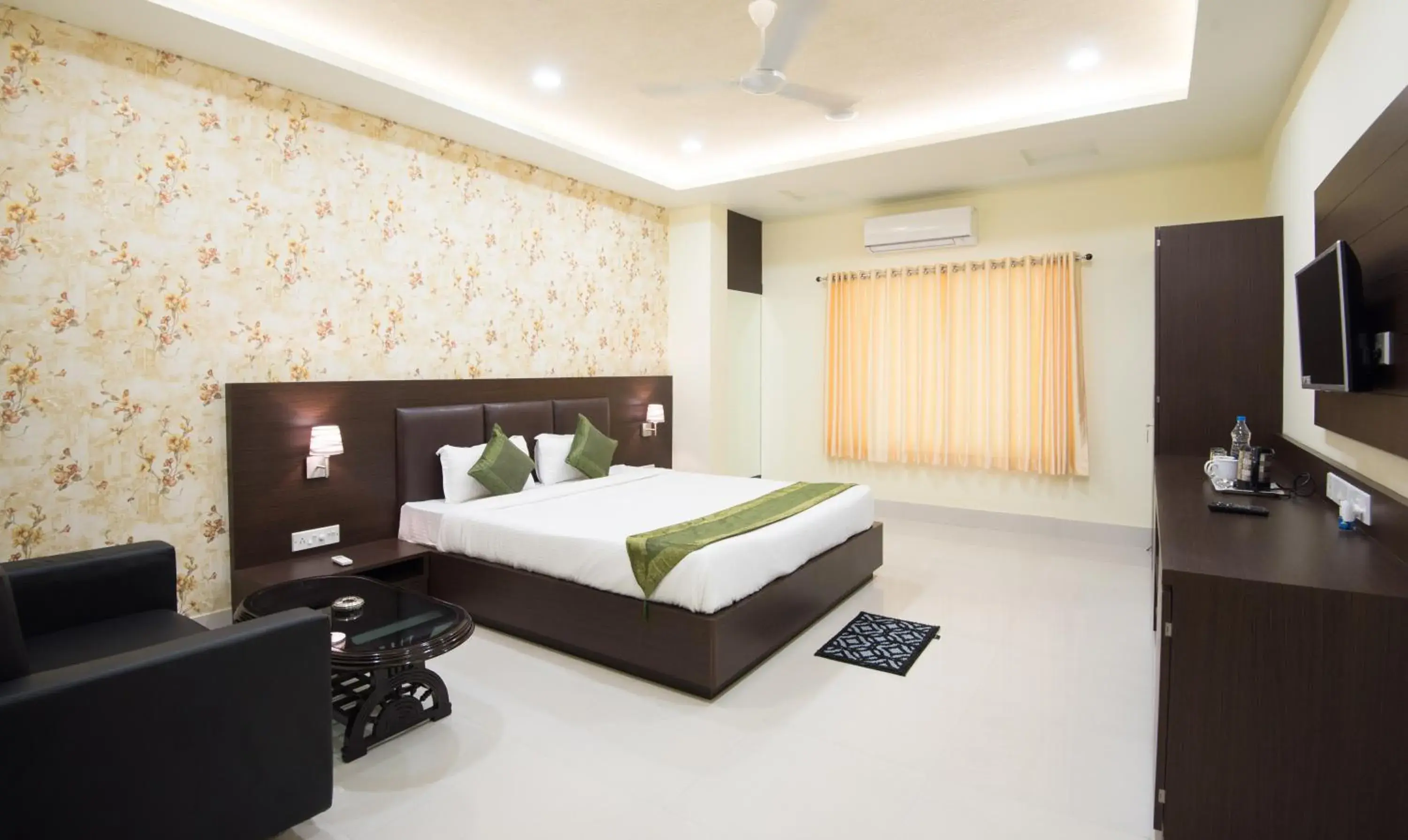 Bed in Treebo Trend King'S Court Chandrasekharpur