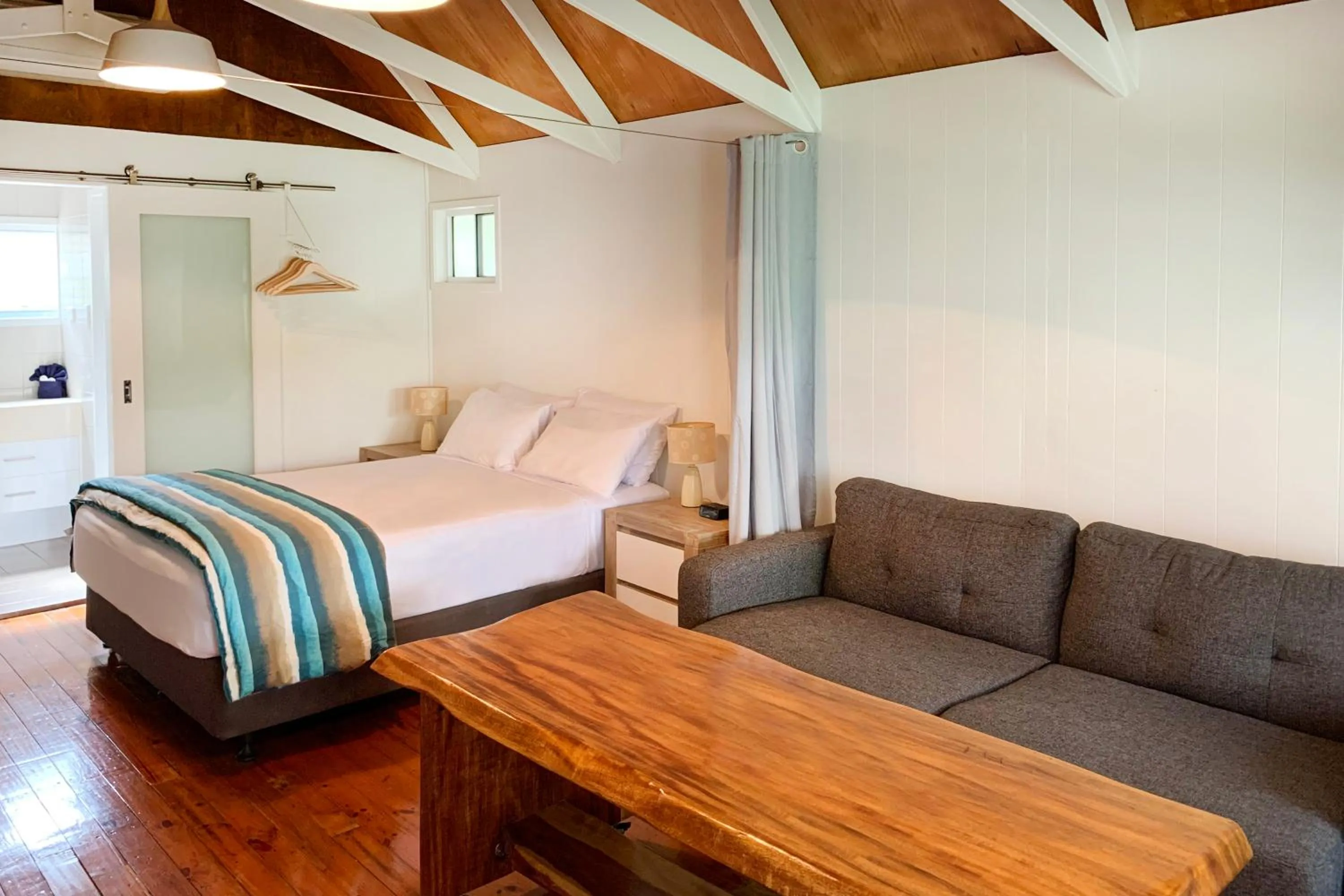 Bed in Airlie Beach Magnums - Adults Only