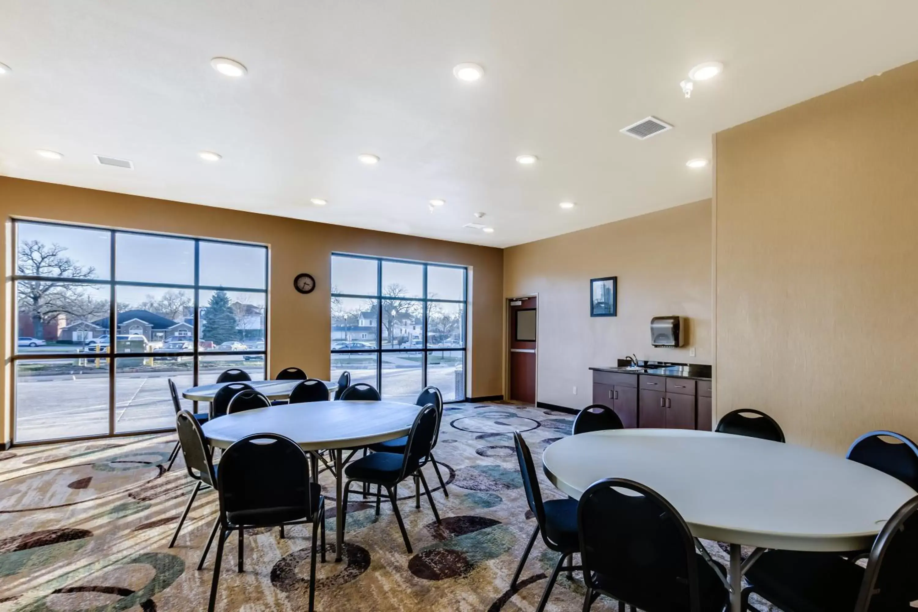 Meeting/conference room, Dining Area in Cobblestone Inn & Suites - Waverly