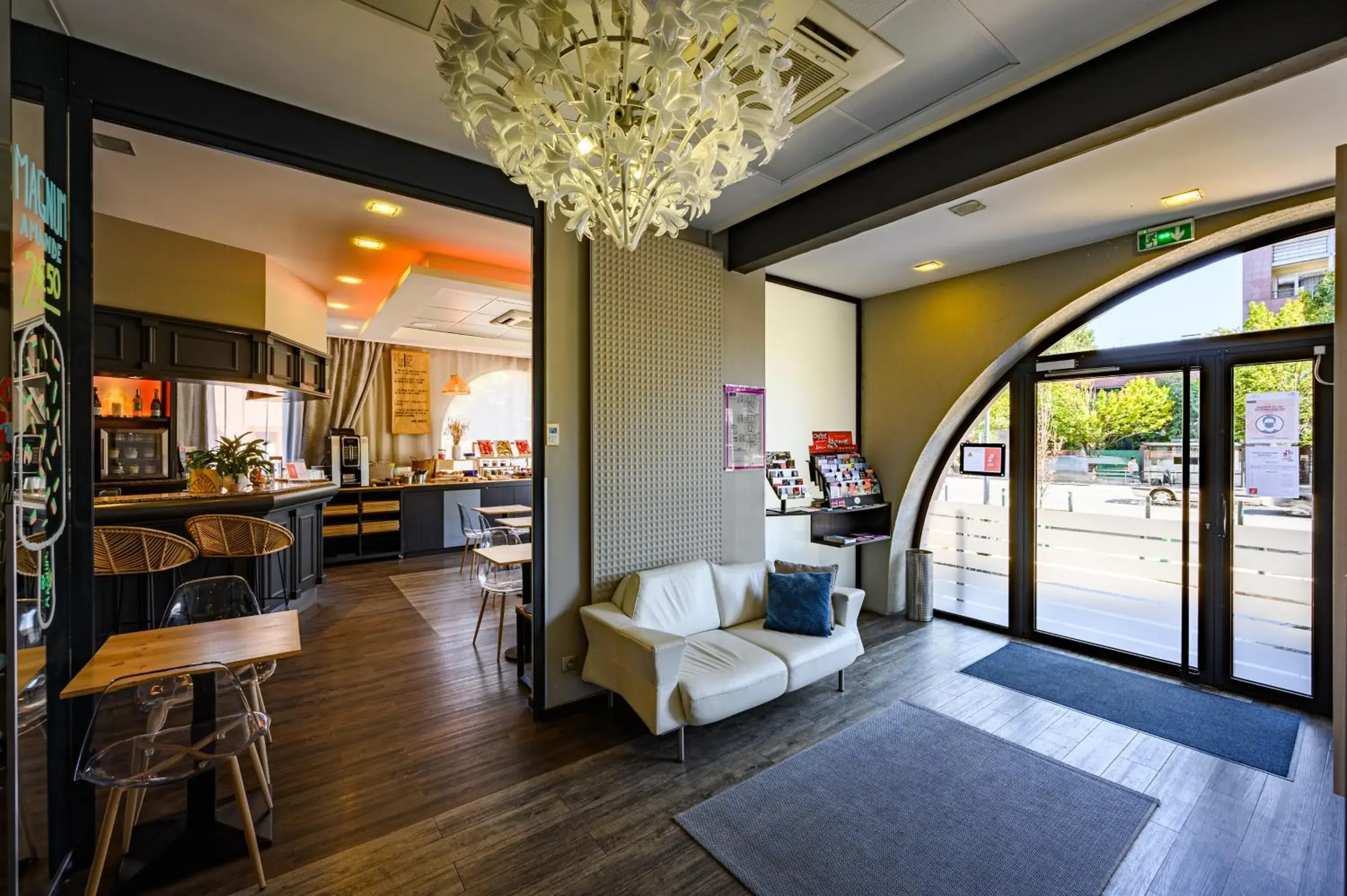 Lobby or reception in Hotel Gascogne