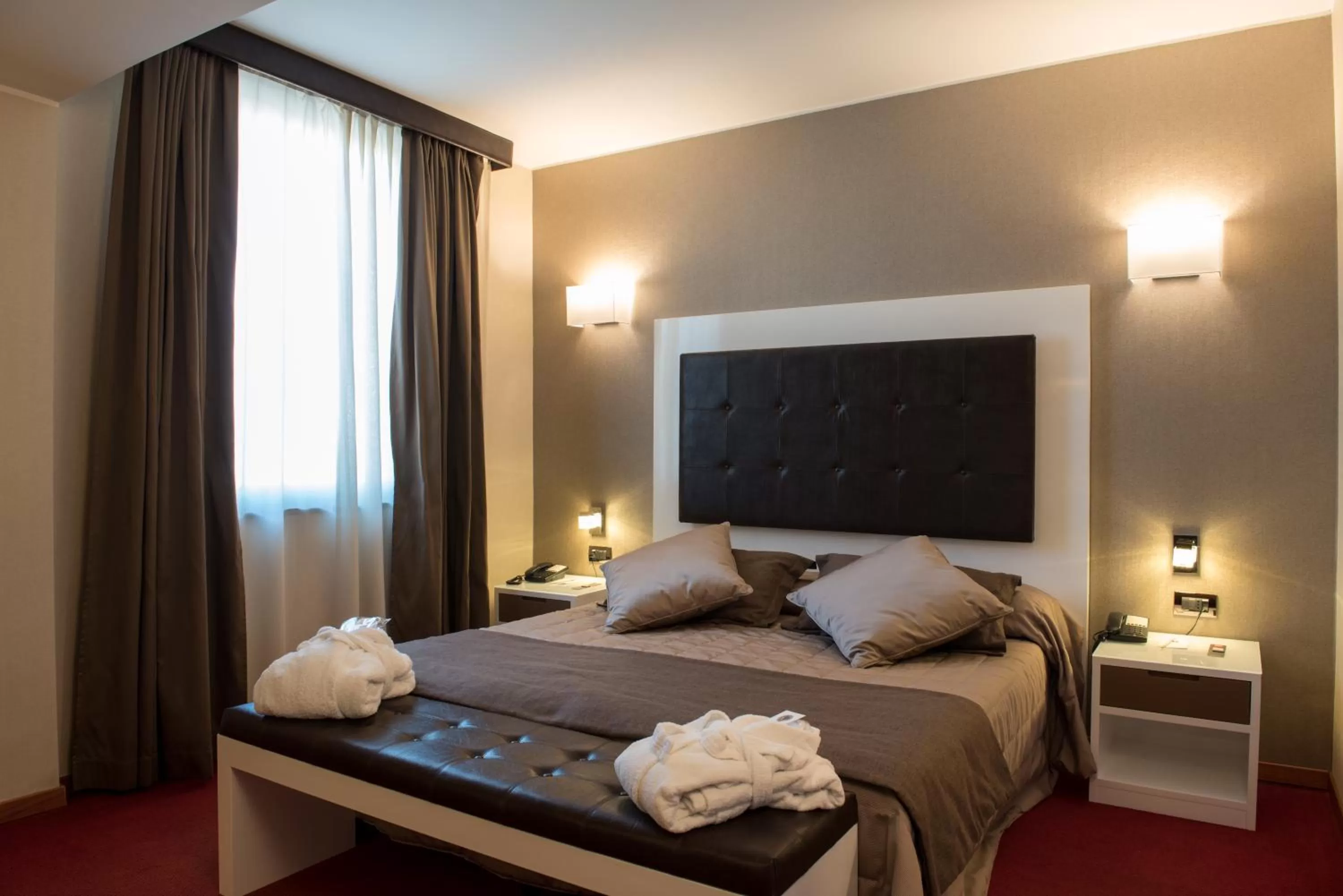 Property building, Bed in Magri's Hotel