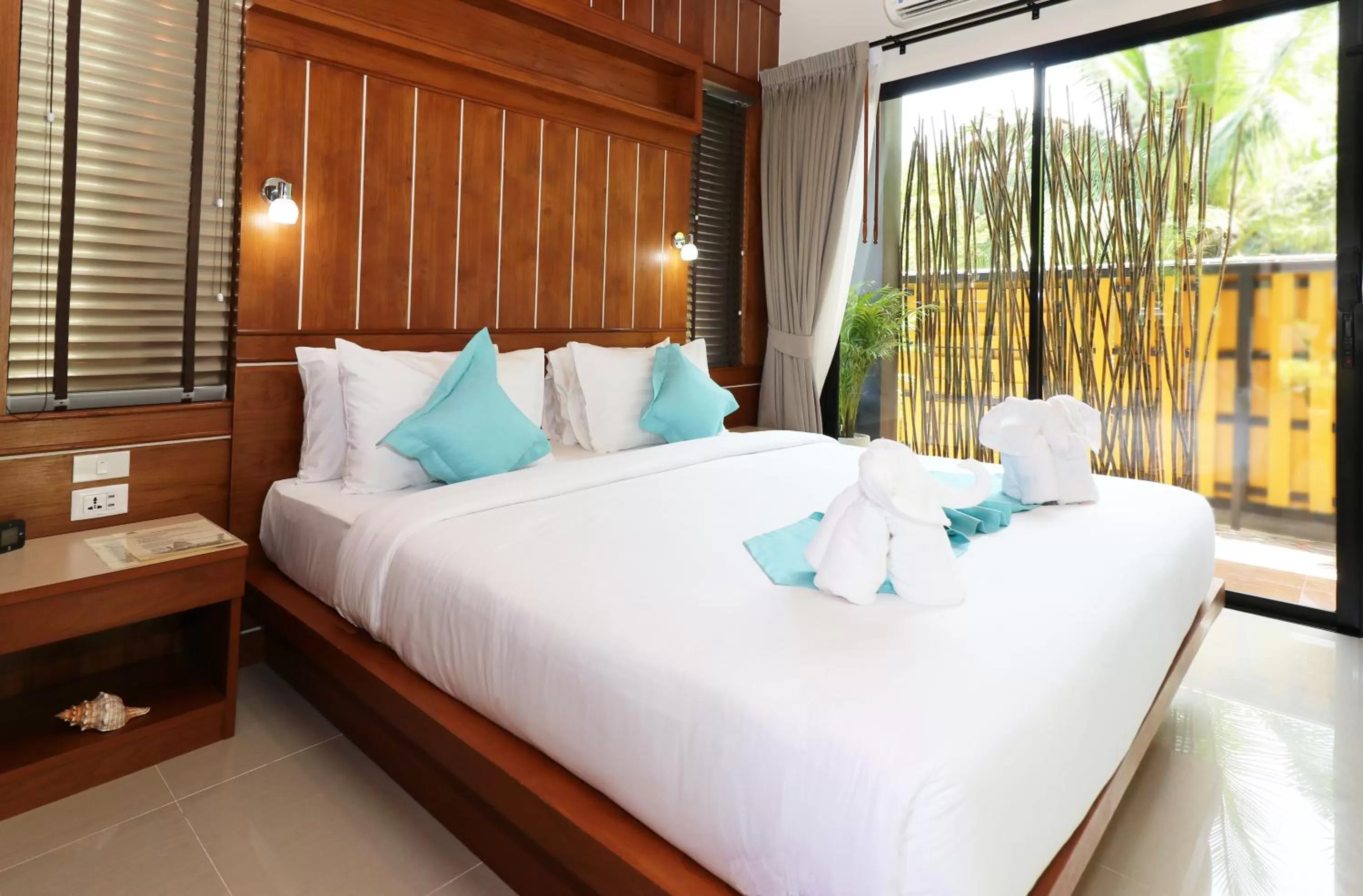 Bedroom, Bed in The Scene Cliff View Villas